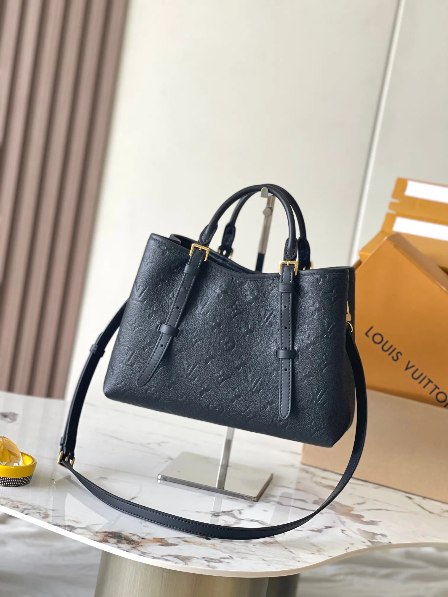💰2600 [Special grade MB chip version original leather] This Babylone Tote handbag is traceable to the Paris Babylone trend community, model: M11393 black dynamic chip version Material: A-grade all-steel hardware, imported original fabric Packaging: full set of original duty-free MB packaging Size: 31*21.5*13CM