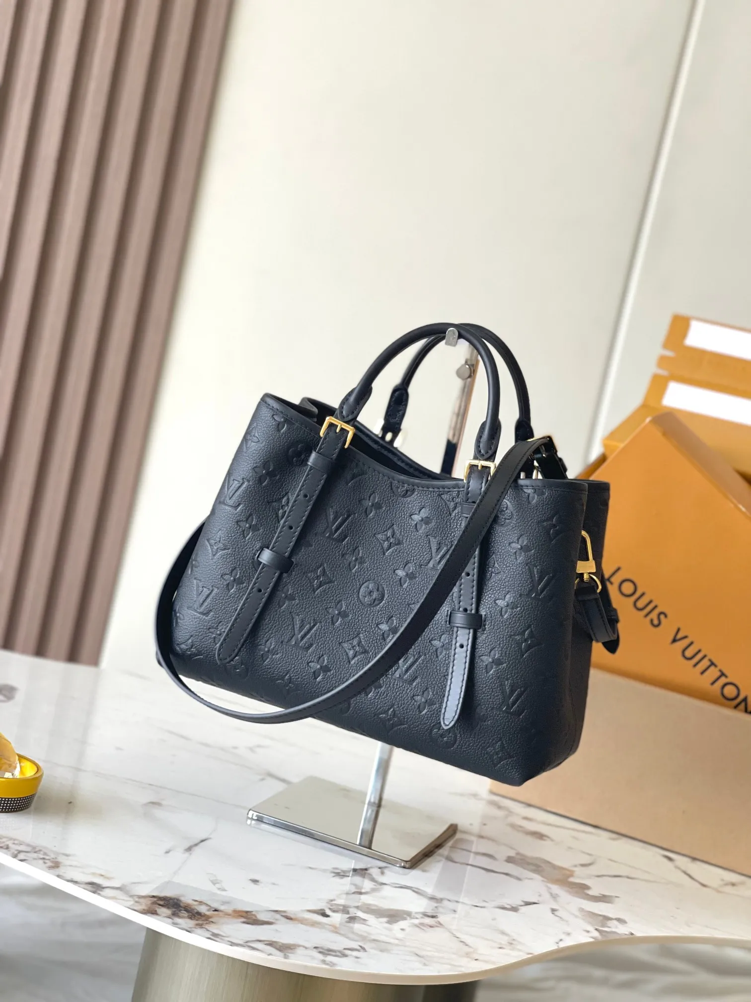 💰2600 [Special grade MB chip version original leather] This Babylone Tote handbag is traceable to the Paris Babylone trend community, model: M11393 black dynamic chip version Material: A-grade all-steel hardware, imported original fabric Packaging: full set of original duty-free MB packaging Size: 31*21.5*13CM