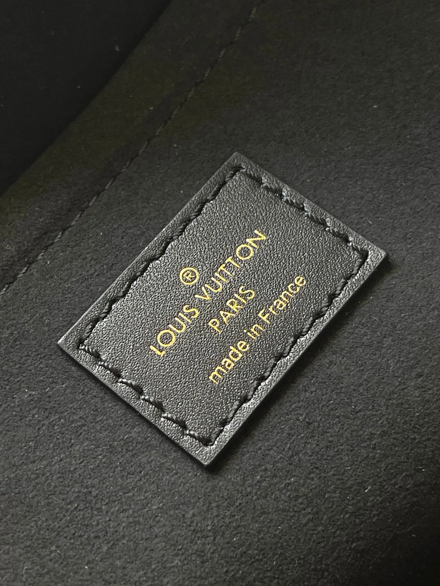 💰2600 [Special grade MB chip version original leather] This Babylone Tote handbag is traceable to the Paris Babylone trend community, model: M11393 black dynamic chip version Material: A-grade all-steel hardware, imported original fabric Packaging: full set of original duty-free MB packaging Size: 31*21.5*13CM