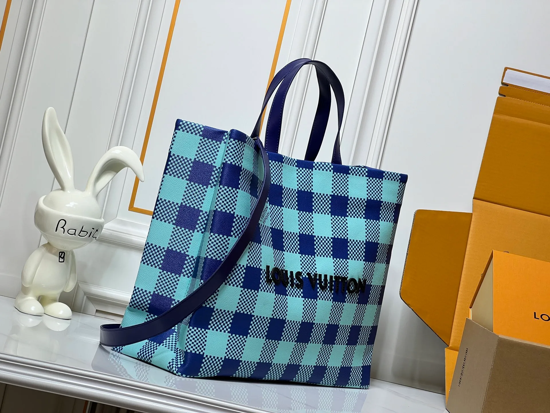 Batch 320💰M24457 blue grid, yellow grid, gradient blue, presbyopic grid, purple. Grass green pink black orange blue green gray presbyopia plaid black crocodile pattern orange crocodile pattern This medium Shopper bag is inspired by the Louis Vuitton shopping bag, with the words Louis Vuitton and Maison Fondée En 1854 written in soft calfskin, with top handles and a detachable shoulder strap. Dimensions: 42x34x16cm