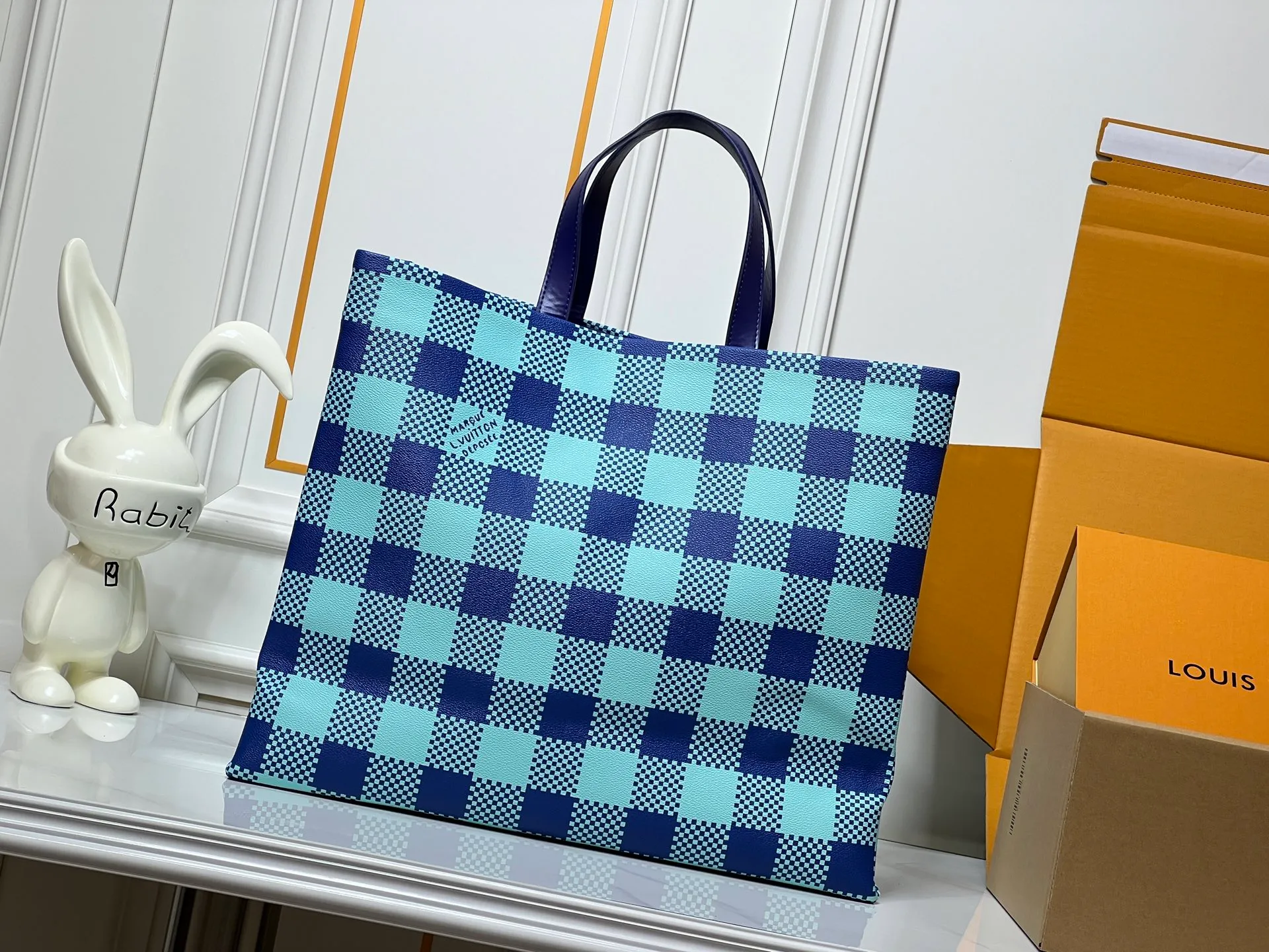 Batch 320💰M24457 blue grid, yellow grid, gradient blue, presbyopic grid, purple. Grass green pink black orange blue green gray presbyopia plaid black crocodile pattern orange crocodile pattern This medium Shopper bag is inspired by the Louis Vuitton shopping bag, with the words Louis Vuitton and Maison Fondée En 1854 written in soft calfskin, with top handles and a detachable shoulder strap. Dimensions: 42x34x16cm