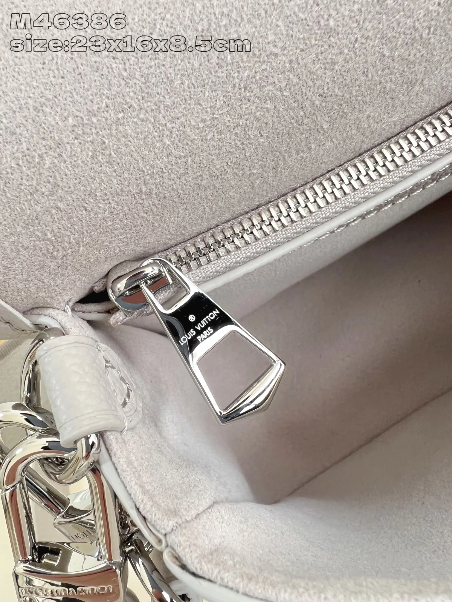 💰1040 (top layer leather) top original order [Exclusive real shot M46386 taro purple silk screen printing] M14214 This Diane handbag is made of Louis Vuitton's classic Monogram Empreinte embossed leather. The brand logo is woven into the detachable wide jacquard shoulder strap. In addition to the detachable leather shoulder strap, a crossbody option is added, which can flexibly match the elegant style or dynamic style. Detailed features 23 x 16 x 8.5 cm (length x height x width)