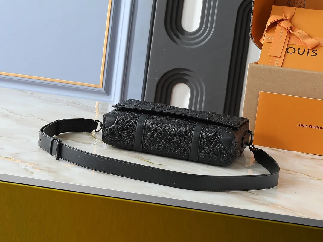 💰260💰 Upgraded from the original M57726 M45727 This compact rectangular trunk messenger bag is made of Monogram Eclipse canvas and continues the brand’s classic hard box elements such as matte black rivets and reinforced black leather corners. Removable and adjustable strap for comfortable carrying. Dimensions: 24 x 18 x 5.5 cm