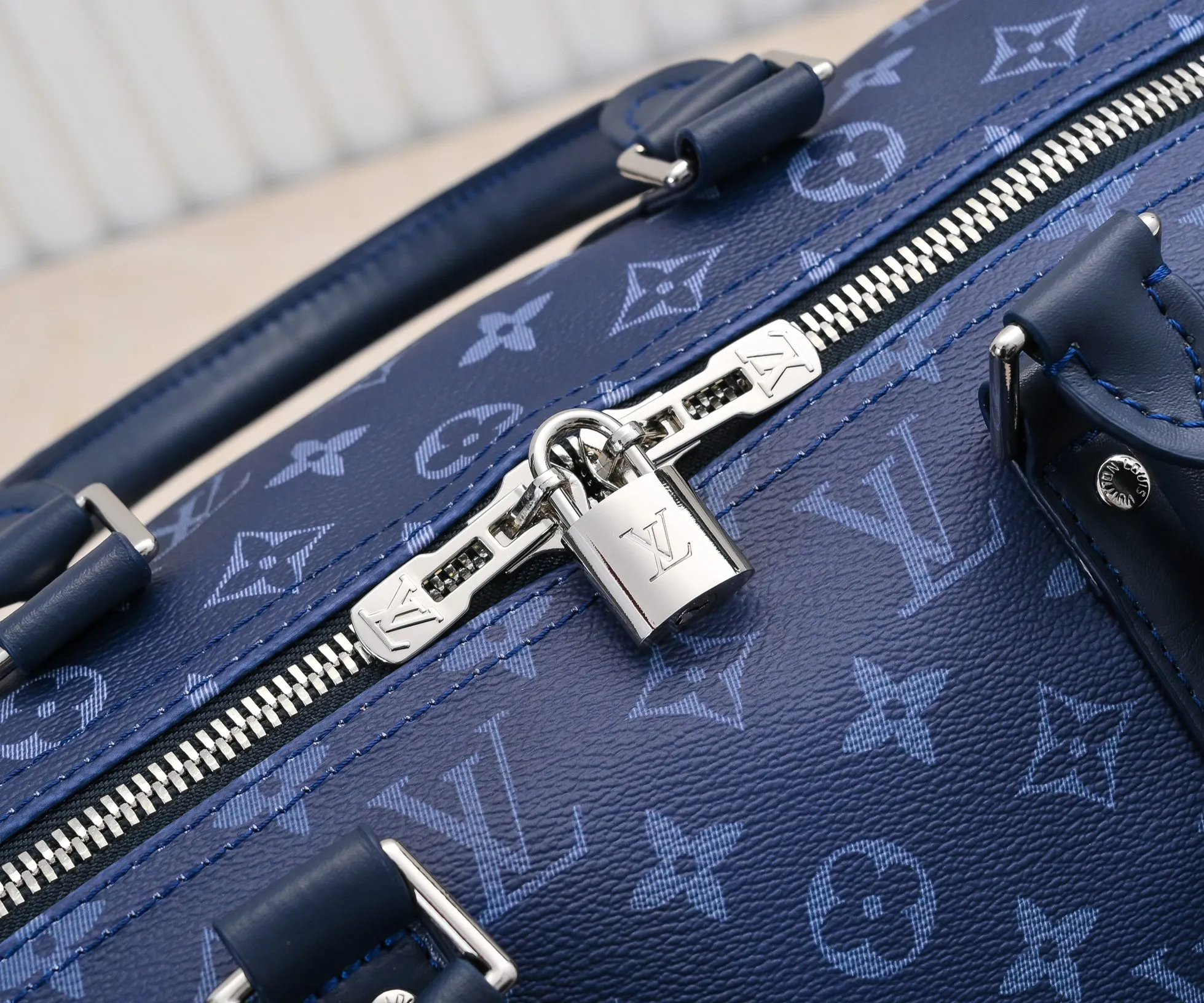 Batch 460M11558 41416 41414 Black Gradient Blue Green Louis Vuitton LV 24FW Monogram New Presbyopic Bag Louis Vuitton LV 24FW New Monogram Black Presbyopic Gradient Blue Presbyopic Series Messenger Messenger Bag Montsouris Satchel Keepall 55 Travel Bag Multiple Classic Styles Size: 55X27X20CM