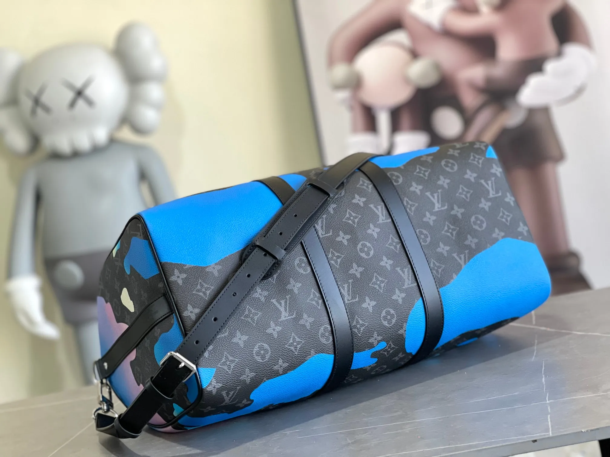 💰1340 Top original order 46356 Louis Vuitton classic Keepall 45 size travel bag model number 46356 dip-dyed in pastel colors like the rising sun, welcoming the 2022 spring with vitality. Monogram canvas has a soft sheen and is large enough for carry-on luggage without sacrificing storage space. Detailed Features 45 x 27 x 20 cm (Length x Height x Width) Monogram coated canvas Cow leather trim Textile lining Metal hardware Zip closure Large main compartment Zippered interior pocket Removable name tag Carry-on baggage dimensions