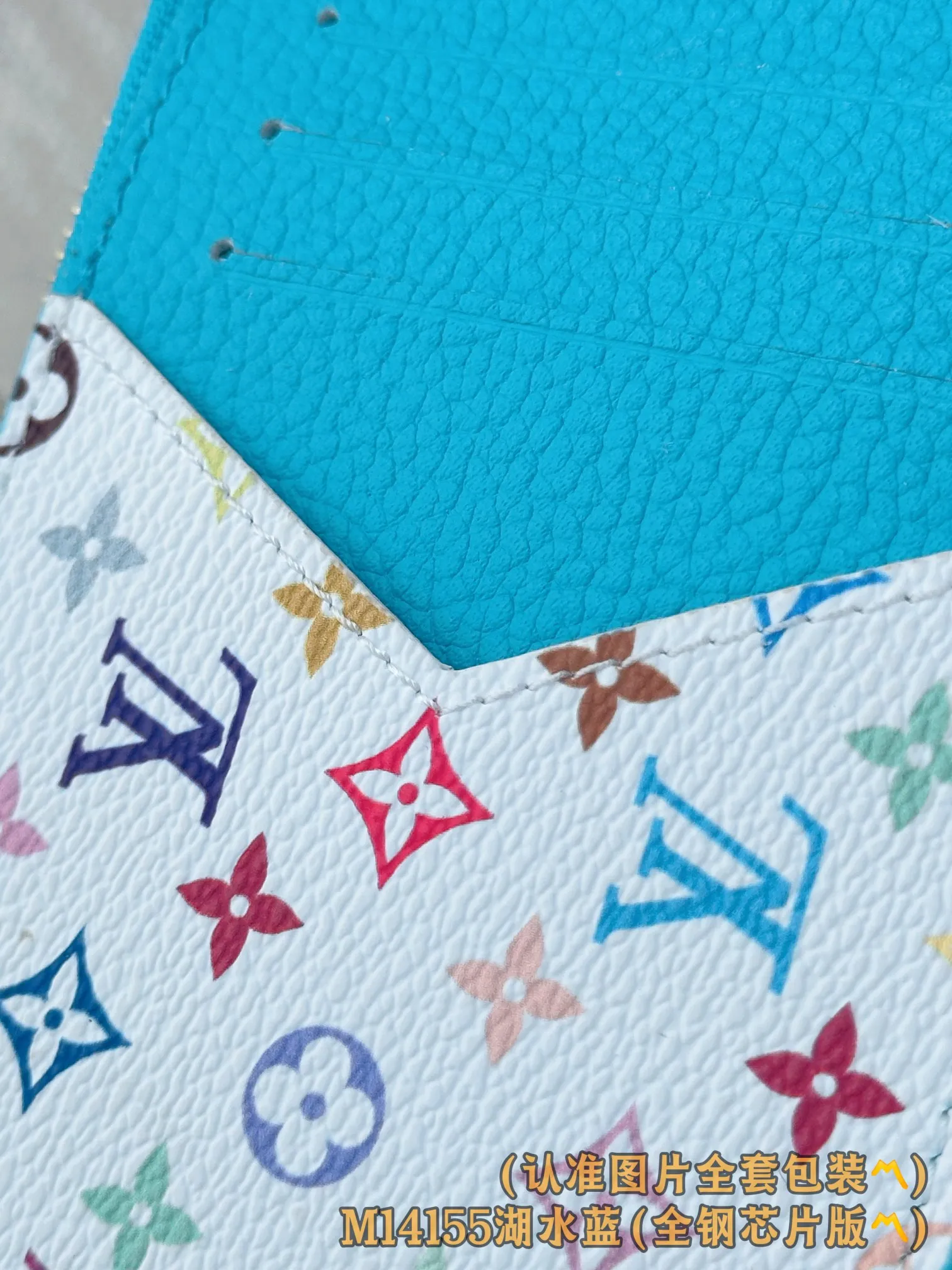 💰600【Genuine Grade】【Special Grade MB High Elastic Fabric】M14155 Lake Blue (〽️A-Grade Full Steel Version〽️) Personalized Customization! Transcoding chip, LV x TM Romy business card holder, this Romy business card holder from the Louis Vuitton x Murakami cross-border collaboration series is functional and full of fun, and is designed in a new color palette of the Japanese artist's famous rainbow color scheme. The business card holder is discreetly embellished with the brand's logo in Monogram Empreinte leather, while the colorful Monogram coated canvas highlights the patch pockets with eye-catching details. The coin compartment of the business card holder is designed with a gold zipper and is decorated with a panda-shaped zipper puller, adding a unique embellishment this season.  12 x 8 x 0.8 cm (length x height x width).