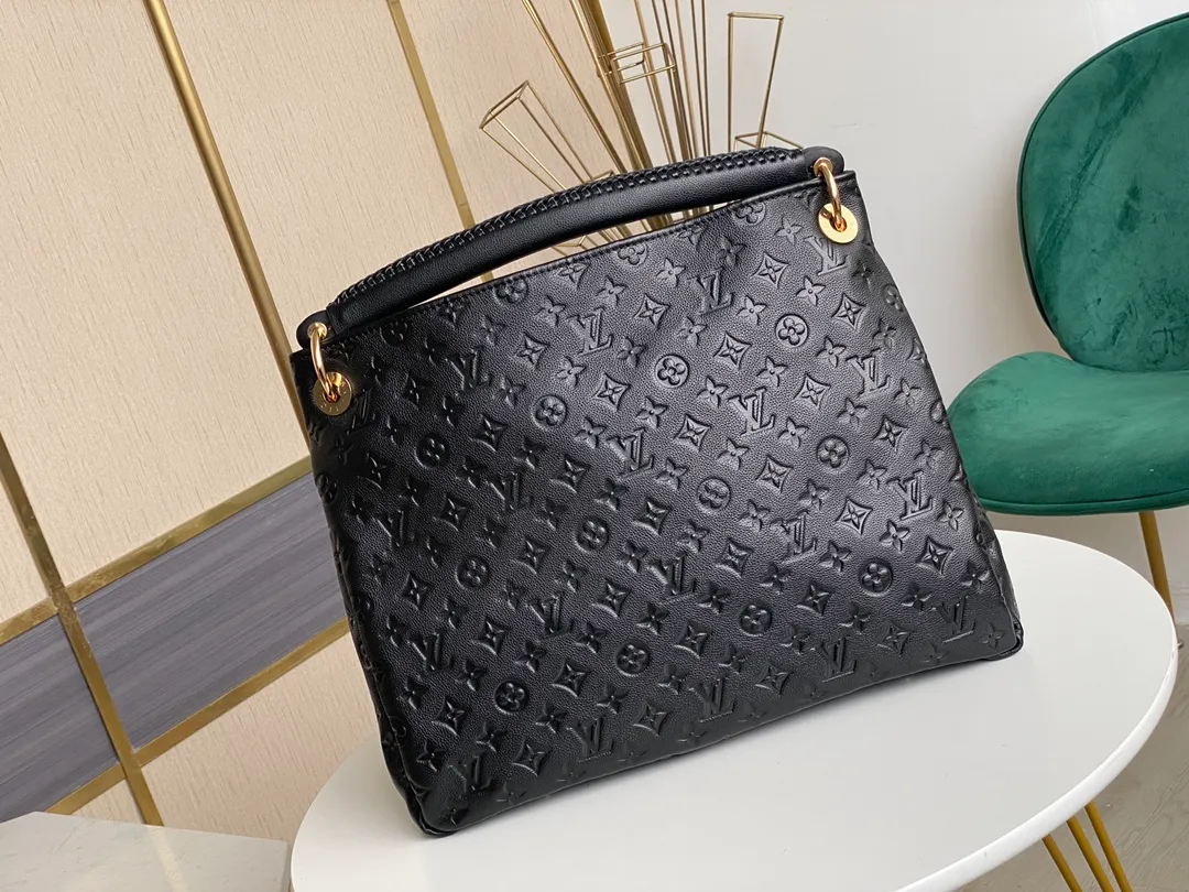 💰1140 (top-grain leather) top original order M43237 blue M41066 black medium-sized portable shopping bag Spacious, exquisite and fashionable, this medium-sized Artsy handbag is a classic. Made of luxurious Monogram Empreinte embossed leather, the beautiful handle and gorgeous golden brass hardware add to the high-end quality. Size: 42*18*30 cm