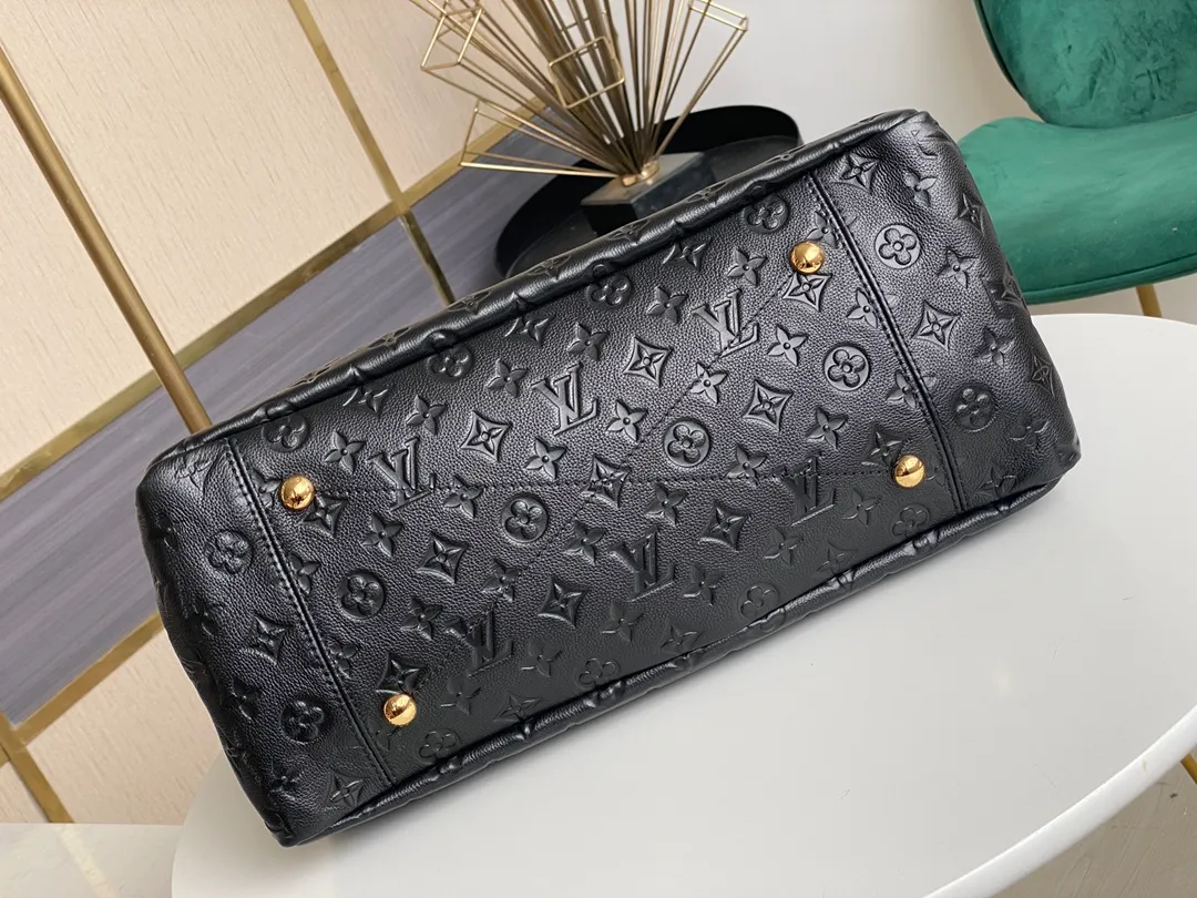 💰1140 (top-grain leather) top original order M43237 blue M41066 black medium-sized portable shopping bag Spacious, exquisite and fashionable, this medium-sized Artsy handbag is a classic. Made of luxurious Monogram Empreinte embossed leather, the beautiful handle and gorgeous golden brass hardware add to the high-end quality. Size: 42*18*30 cm