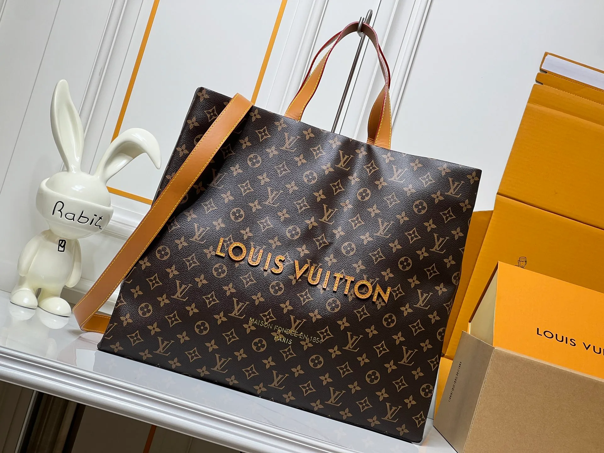Batch 320💰M24457 Black Orange Blue Green Gray Presbyopia Plaid Black Crocodile Orange Crocodile Pattern 9 Colors ✔️ This Shopper medium handbag draws inspiration from Louis Vuitton shopping bags, with the words Louis Vuitton and Maison Fondée En 1854 written on soft cow leather, with a top handle and a detachable shoulder strap. Size: 40x32x16cm