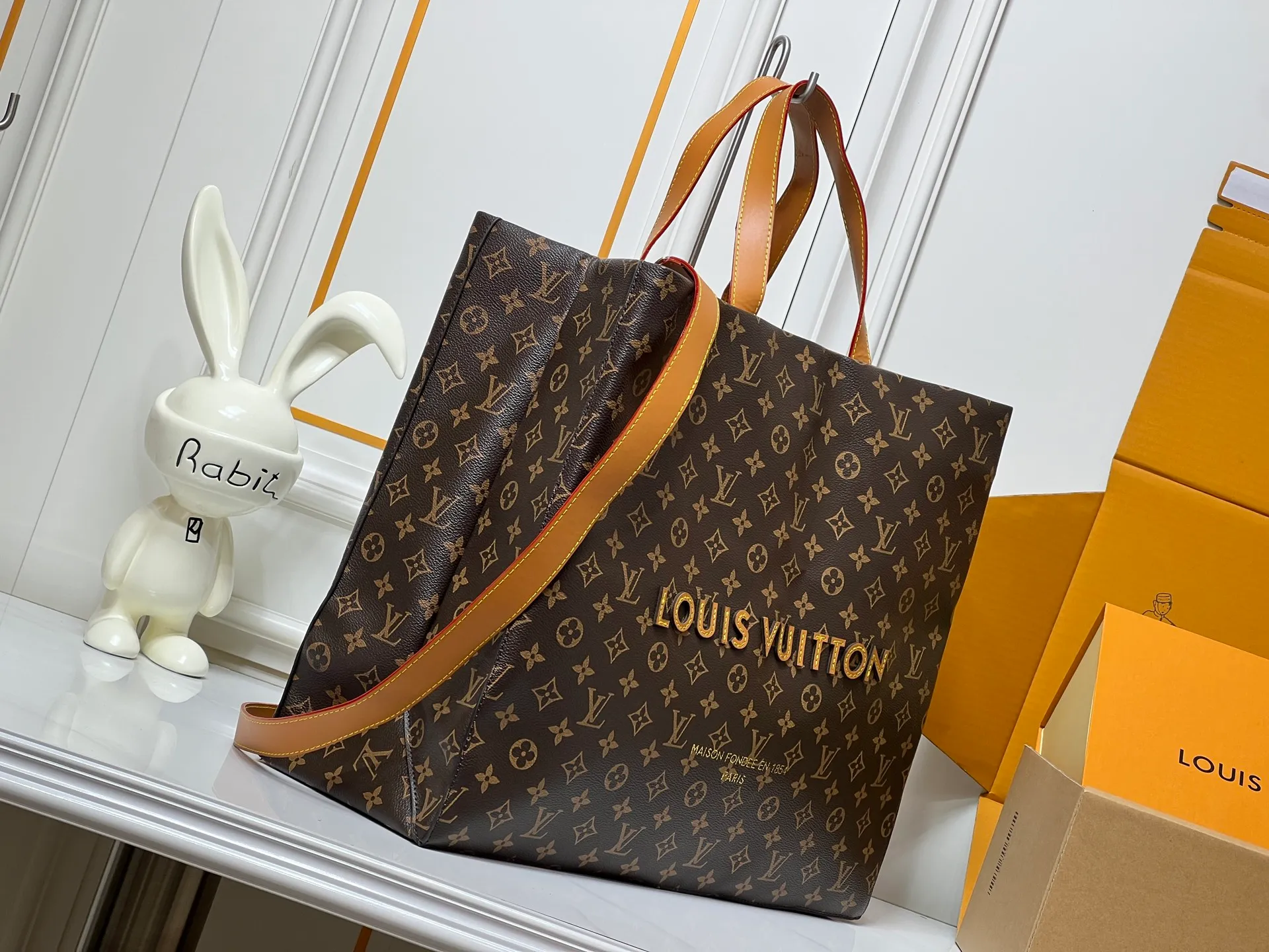 Batch 320💰M24457 Black Orange Blue Green Gray Presbyopia Plaid Black Crocodile Orange Crocodile Pattern 9 Colors ✔️ This Shopper medium handbag draws inspiration from Louis Vuitton shopping bags, with the words Louis Vuitton and Maison Fondée En 1854 written on soft cow leather, with a top handle and a detachable shoulder strap. Size: 40x32x16cm