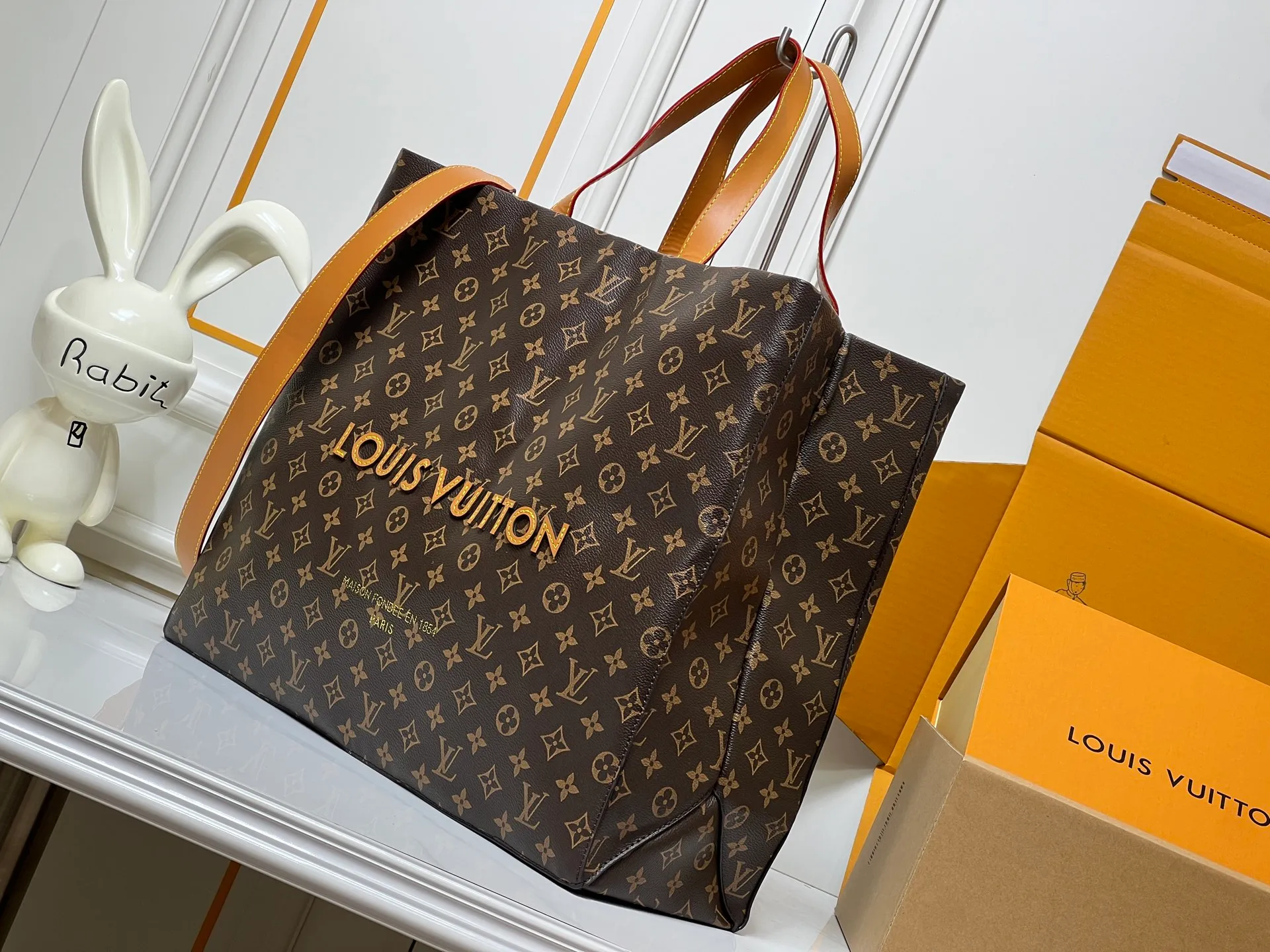 Batch 320💰M24457 Black Orange Blue Green Gray Presbyopia Plaid Black Crocodile Orange Crocodile Pattern 9 Colors ✔️ This Shopper medium handbag draws inspiration from Louis Vuitton shopping bags, with the words Louis Vuitton and Maison Fondée En 1854 written on soft cow leather, with a top handle and a detachable shoulder strap. Size: 40x32x16cm