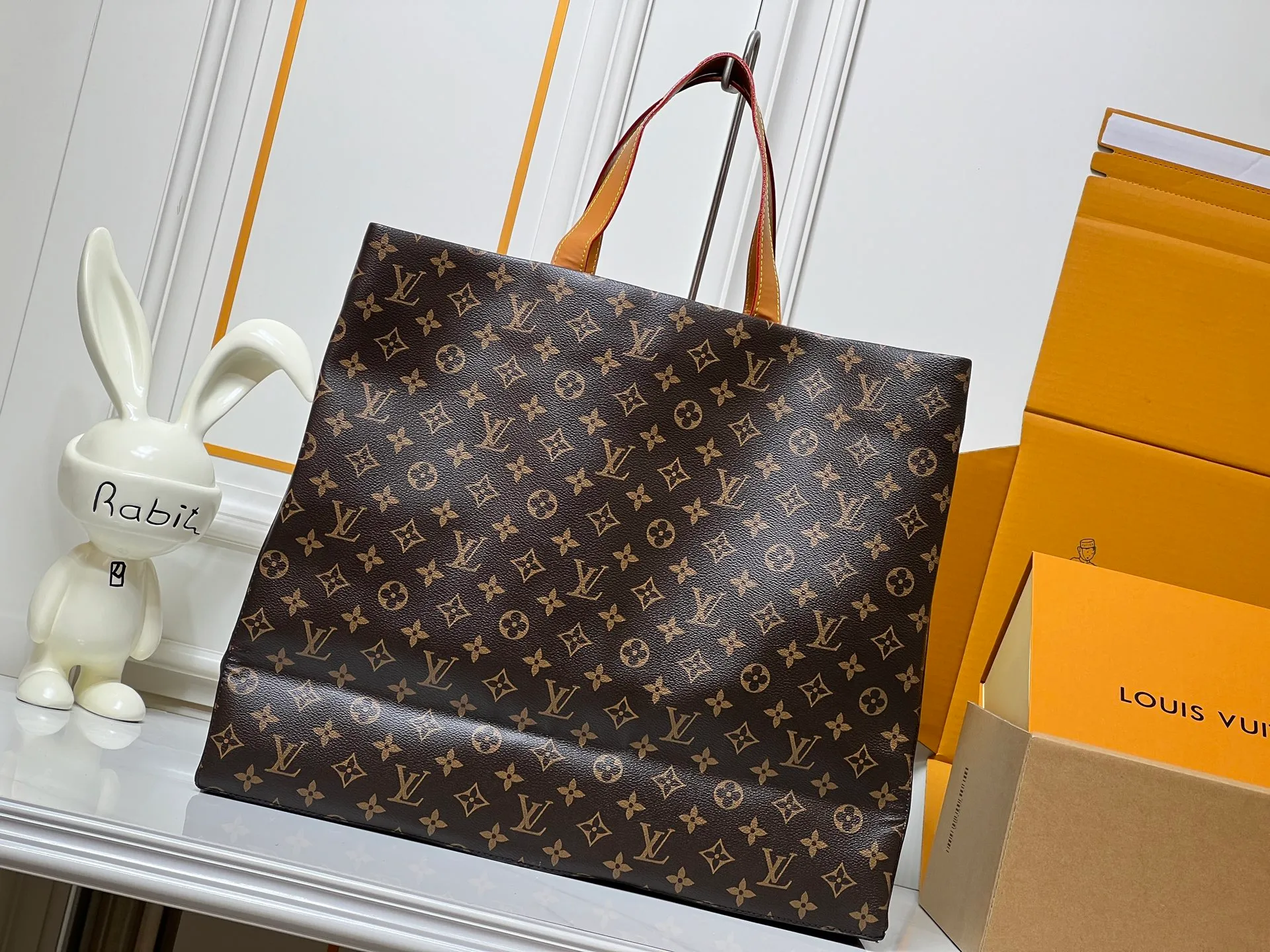 Batch 320💰M24457 Black Orange Blue Green Gray Presbyopia Plaid Black Crocodile Orange Crocodile Pattern 9 Colors ✔️ This Shopper medium handbag draws inspiration from Louis Vuitton shopping bags, with the words Louis Vuitton and Maison Fondée En 1854 written on soft cow leather, with a top handle and a detachable shoulder strap. Size: 40x32x16cm