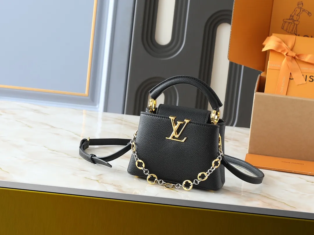 💰380💰Guangzhou goods Upgraded original M12935 M12936 M12937 M12938 This Capucines mini handbag is from the Capucines Chain On You series. It is made of soft Taurillon cow leather and has ample space to store daily necessities such as short wallets, keys, and lipstick. The jewelry-style double-plated chain features Monogram floral details that complement the rounded LV letters, and the flap can be tucked in or out. Dimensions: 21.0 x 14.0 x 8.0 cm (length x height x width)