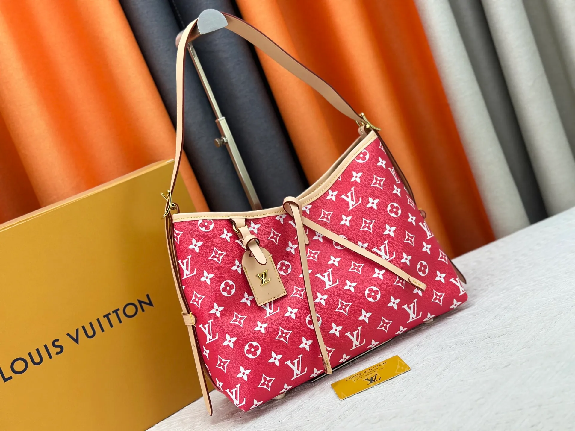 P280 upgraded original M24861 M25143 M46203 M46197 Colorful, legendary CarryAll medium handbag, with Monogram canvas and leather trimming to create a body-fitting design. There's a zipped pocket inside the ample space, and a detachable zipped clutch adds a functional element, with a buckle-adjustable handle. Small size: 29 x 24 x 12 cm,