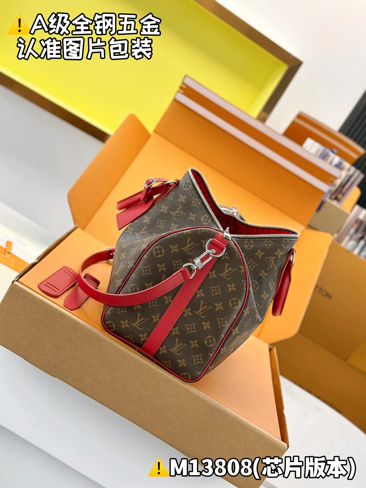 Internal price is P1960. M13808 [Original leather, all steel, chip version with full set of counter packaging] KEEPALL BANDOULIÈRE 45 travel bag This Keepall Bandoulière 45 travel bag is made of Monogram Macassar canvas with bright top handles, detachable shoulder straps and leather nameplates, and is inspired by the brand's original hard box with a striped fabric lining. 27 x 20 x 45 cm (height x width x length)