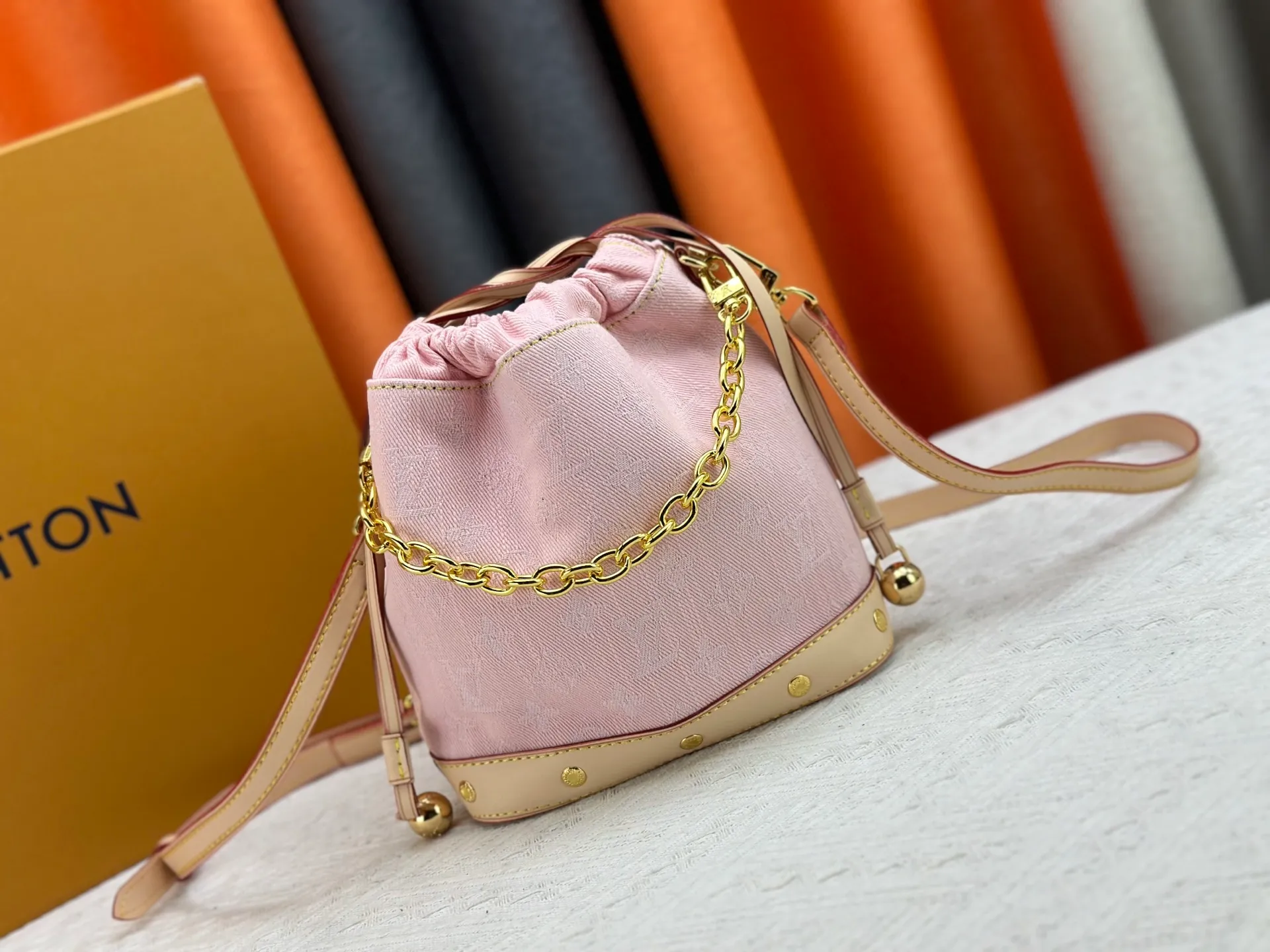P260 Upgraded version of LV M83043 denim bucket bag Large-capacity shoulder crossbody bag Made of exquisite inlay work, classic and versatile, irresistible. Super elegant and full of high-end sense. A must-have for Jimei. Size: 18 20