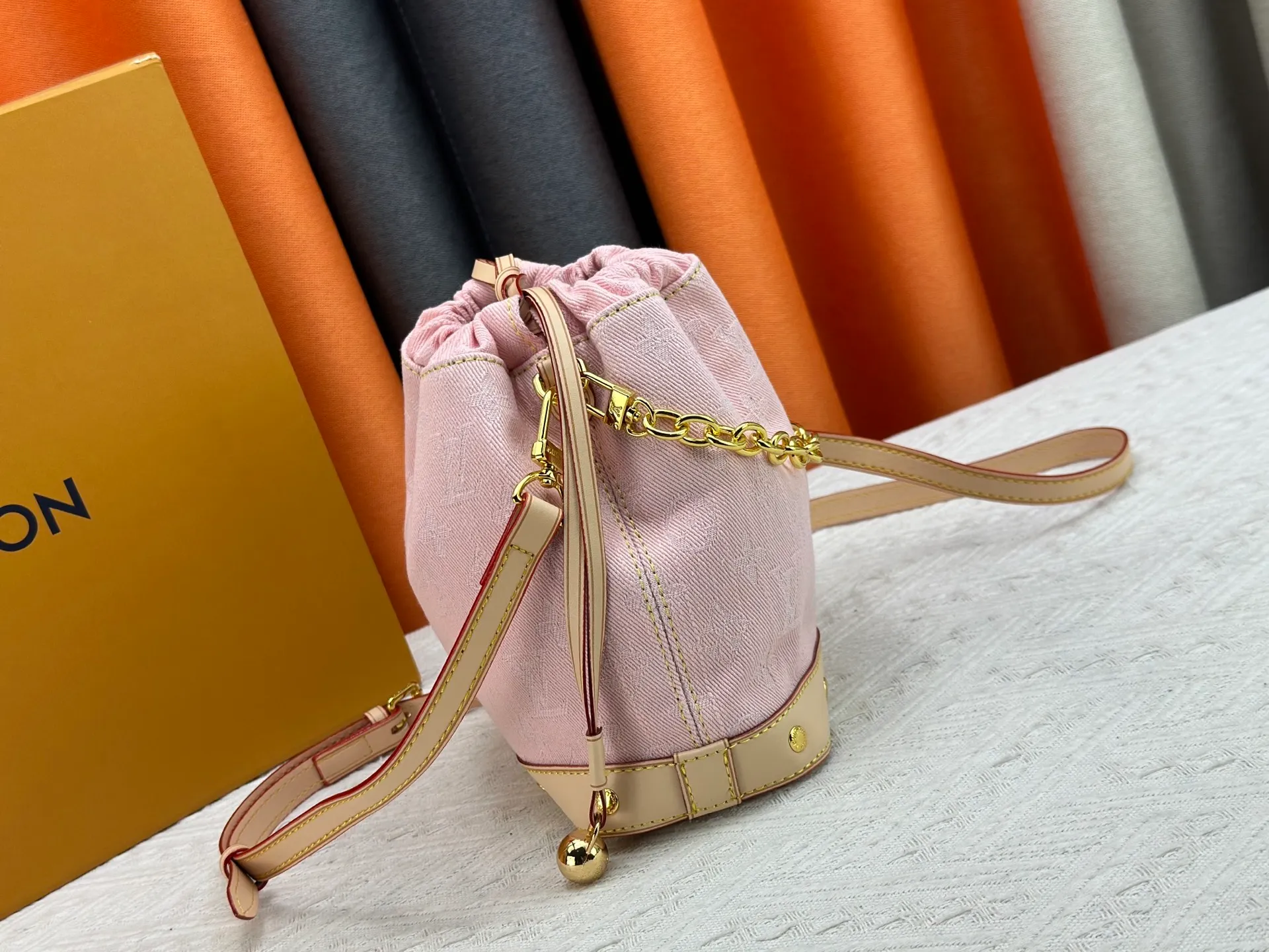 P260 Upgraded version of LV M83043 denim bucket bag Large-capacity shoulder crossbody bag Made of exquisite inlay work, classic and versatile, irresistible. Super elegant and full of high-end sense. A must-have for Jimei. Size: 18 20