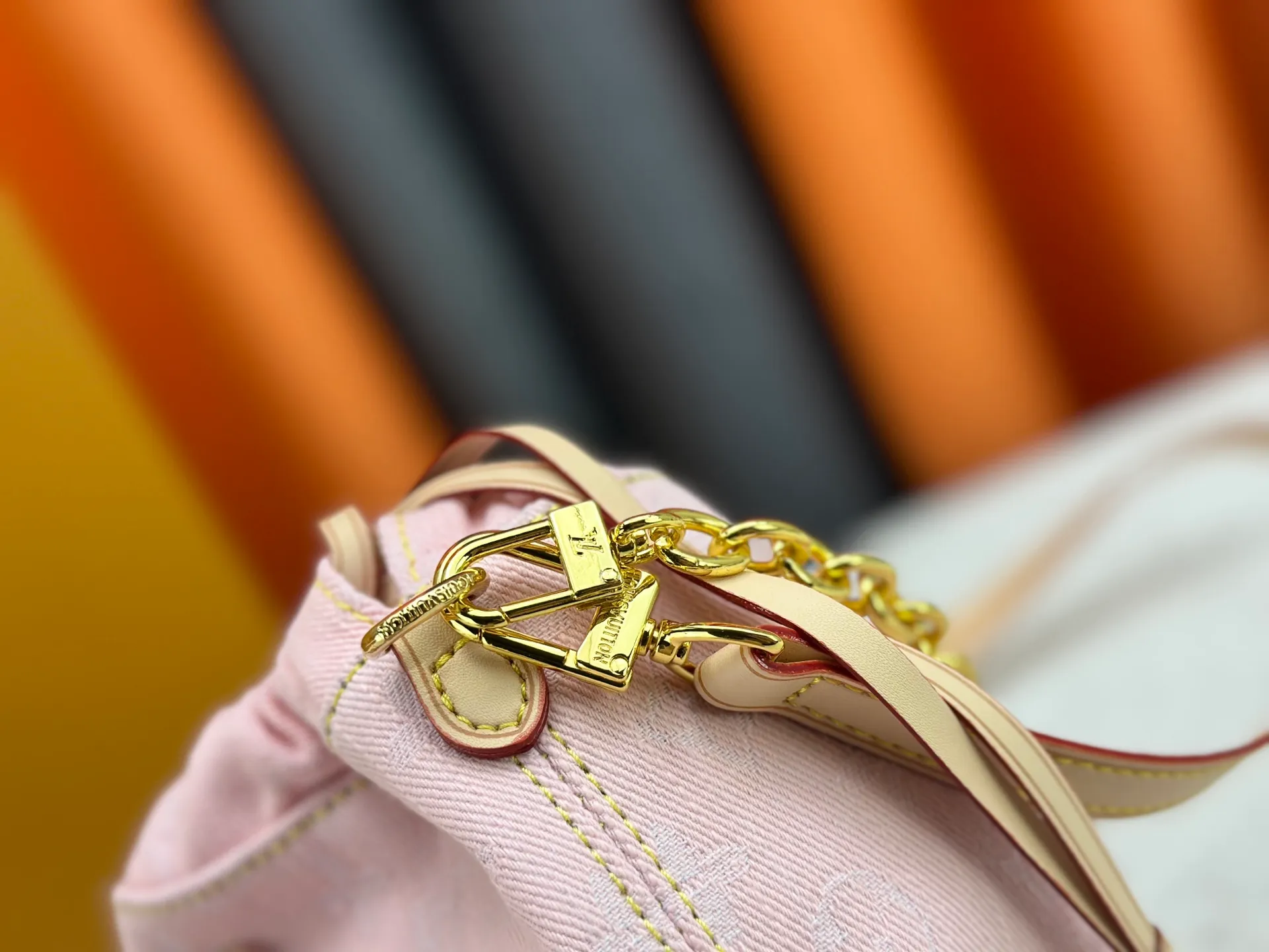 P260 Upgraded version of LV M83043 denim bucket bag Large-capacity shoulder crossbody bag Made of exquisite inlay work, classic and versatile, irresistible. Super elegant and full of high-end sense. A must-have for Jimei. Size: 18 20