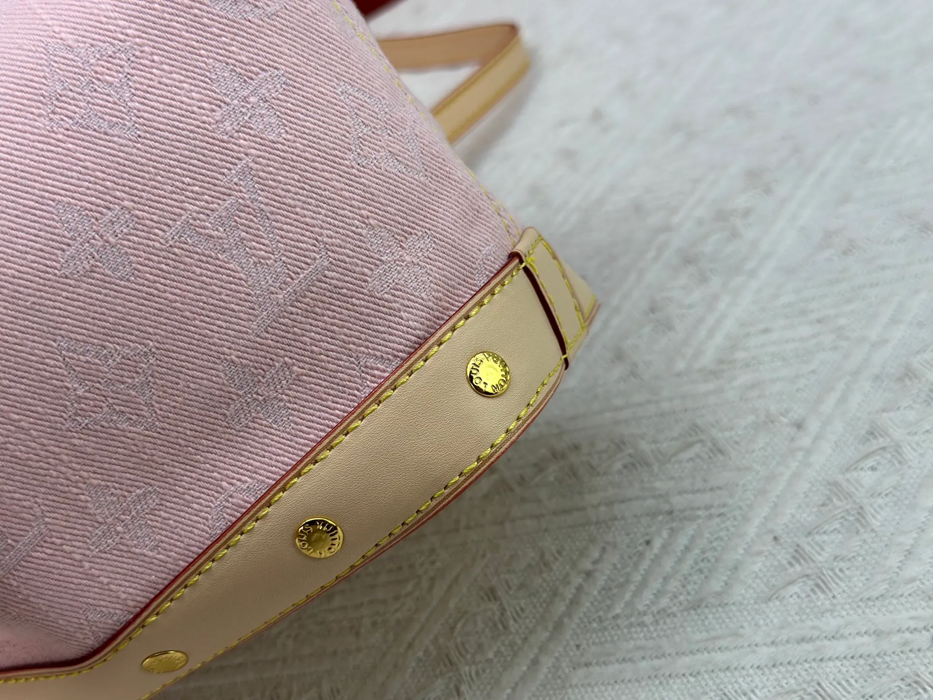 P260 Upgraded version of LV M83043 denim bucket bag Large-capacity shoulder crossbody bag Made of exquisite inlay work, classic and versatile, irresistible. Super elegant and full of high-end sense. A must-have for Jimei. Size: 18 20