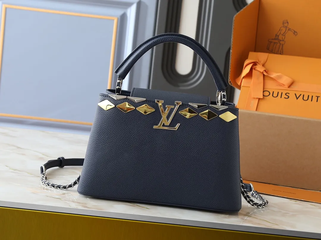 💰420💰Guangzhou goods Upgraded original M12135 M11964 M12751 This Capucines medium handbag draws inspiration from the brand’s classic hard suitcase, transforming the iconic Malletage element into a diamond-shaped metal decoration, which complements the Taurillon cow leather bag body. The pocket design makes it easy to store what you need on the go, and the detachable shoulder strap allows for a variety of carrying methods. Dimensions: 31.05 x 20.0 x 11.0 cm (length x height x width)