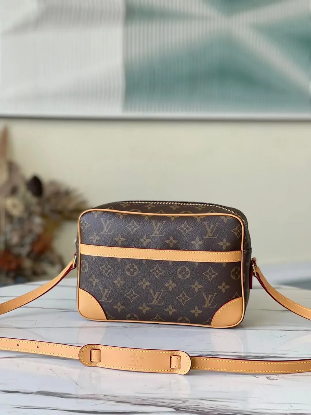 💰840 Top original order M51276 small vintage vintage camera bag, crossbody bag, unisex, classic Monogram canvas with yellow leather trim, calm and elegant, an outside open pocket, zipper side pockets inside, adjustable shoulder straps that can be switched freely at any time, sufficient capacity for daily use! Size 23.5*15.5*5.5cm
