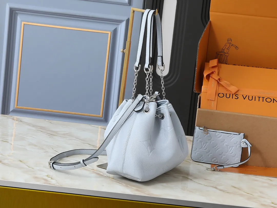 💰260💰Upgraded original version ✨M11283 M25453 M47209 M46545 M46492 This Summer Bundle handbag is from the Dégradé series. The new drawstring design adds a summer atmosphere. The Monogram Empreinte embossed leather bag features a gradient tone to brighten any seasonal look. The double handles and detachable cross-body strap provide a variety of stylish carrying options, making it a great companion for travel day and night. Detailed features: 28 x 20 x 11.5 (Length x Height x Width)