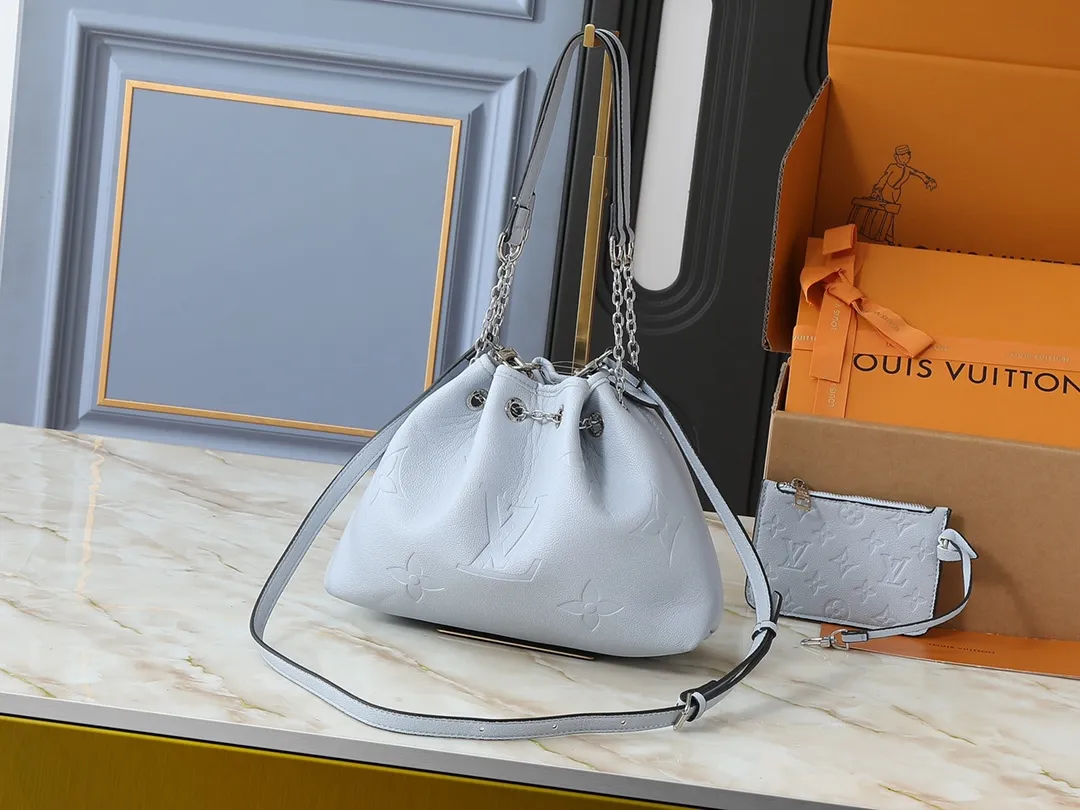 💰260💰Upgraded original version ✨M11283 M25453 M47209 M46545 M46492 This Summer Bundle handbag is from the Dégradé series. The new drawstring design adds a summer atmosphere. The Monogram Empreinte embossed leather bag features a gradient tone to brighten any seasonal look. The double handles and detachable cross-body strap provide a variety of stylish carrying options, making it a great companion for travel day and night. Detailed features: 28 x 20 x 11.5 (Length x Height x Width)