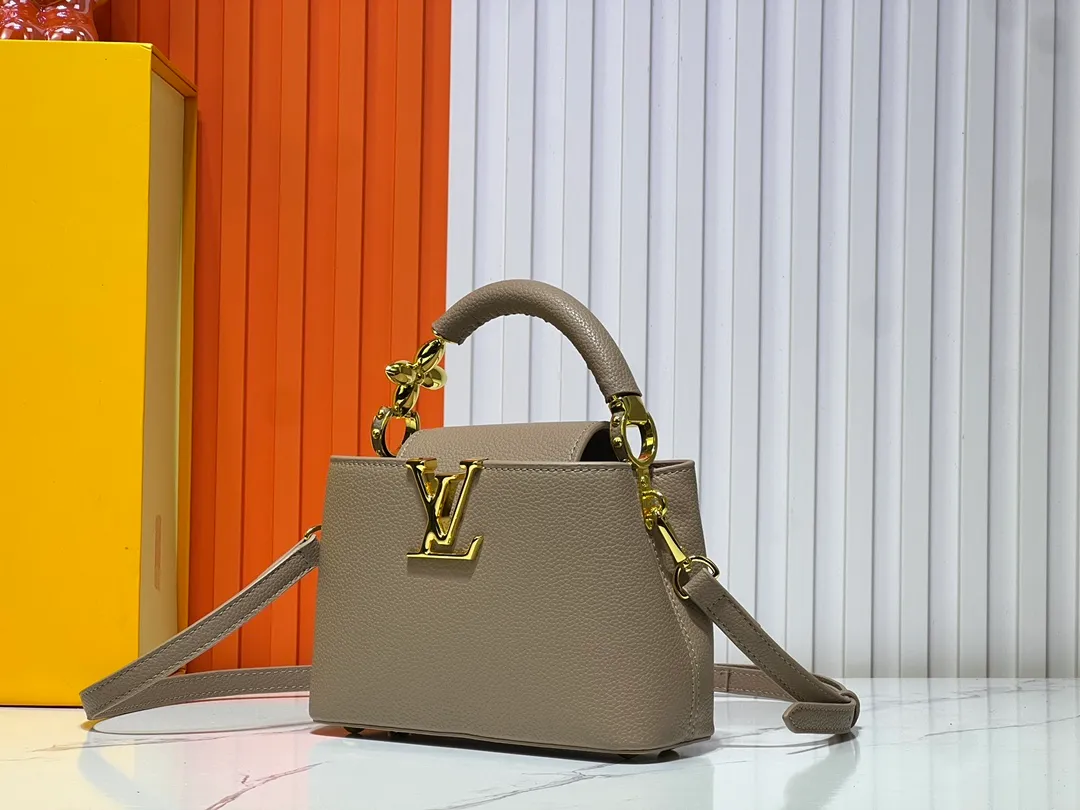 Batch 360💰Upgraded original M23943 M23944 M23945 M24698 M24989 This Capucines mini handbag incorporates exquisite Monogram flowers on the handle, presenting the three-dimensional look of the LV logo with delicate brushstrokes, injecting dazzling luster into the soft design. Full-grain Taurillon leather is designed to fit a smartphone, short wallet and other small essentials. Dimensions: Small 21.0 x 14.0 x 8.0 cm (L x H x W) Large 27x 17.5 x 9.0 cm (L x H x W)