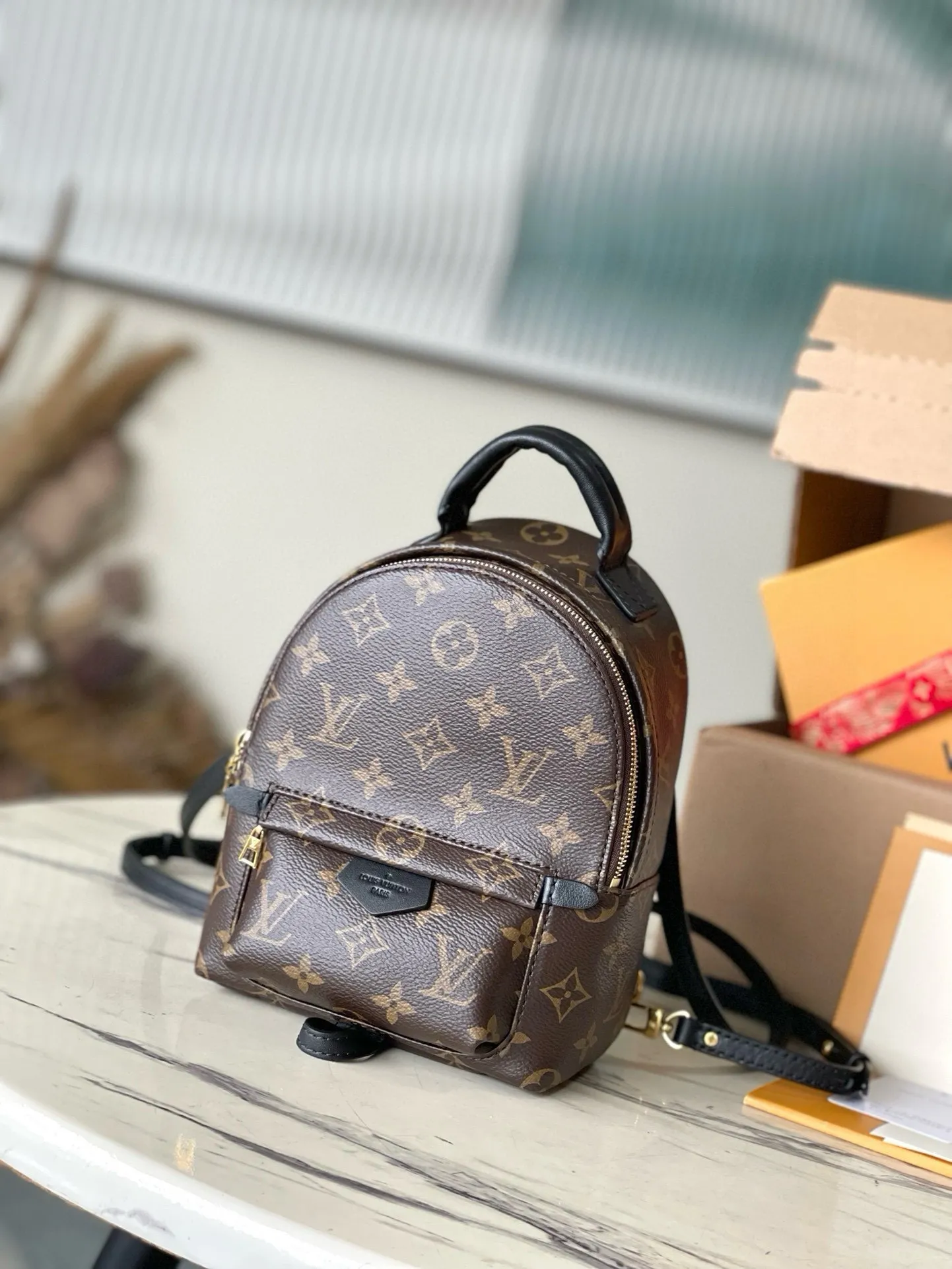 💰720 Top original M44873 presbyopic mini backpack.  Nicolas Ghesquière gives this backpack an astonishing style change, transforming a simple daily necessities into a fashionable and extremely charming urban bag. This mini backpack made of soft Monogram canvas is petite and cute, and has multi-purpose straps for easy cross-body wear. Monogram coated canvas material - Soft calfskin trim, foam backing - Padded leather top handles - Pair of adjustable shoulder straps - Nylon lining - Gold-tone hardware - Engraved zipper puller - Zippered front pocket on the outside of the bag - Flat inner pocket ✈️Size: 16X20X9cm