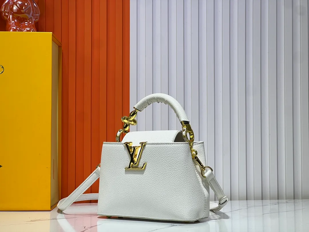 Batch 360💰Upgraded original M23943 M23944 M23945 M24698 M24989 This Capucines mini handbag incorporates exquisite Monogram flowers on the handle, presenting the three-dimensional look of the LV logo with delicate brushstrokes, injecting dazzling luster into the soft design. Full-grain Taurillon leather is designed to fit a smartphone, short wallet and other small essentials. Dimensions: Small 21.0 x 14.0 x 8.0 cm (L x H x W) Large 27x 17.5 x 9.0 cm (L x H x W)