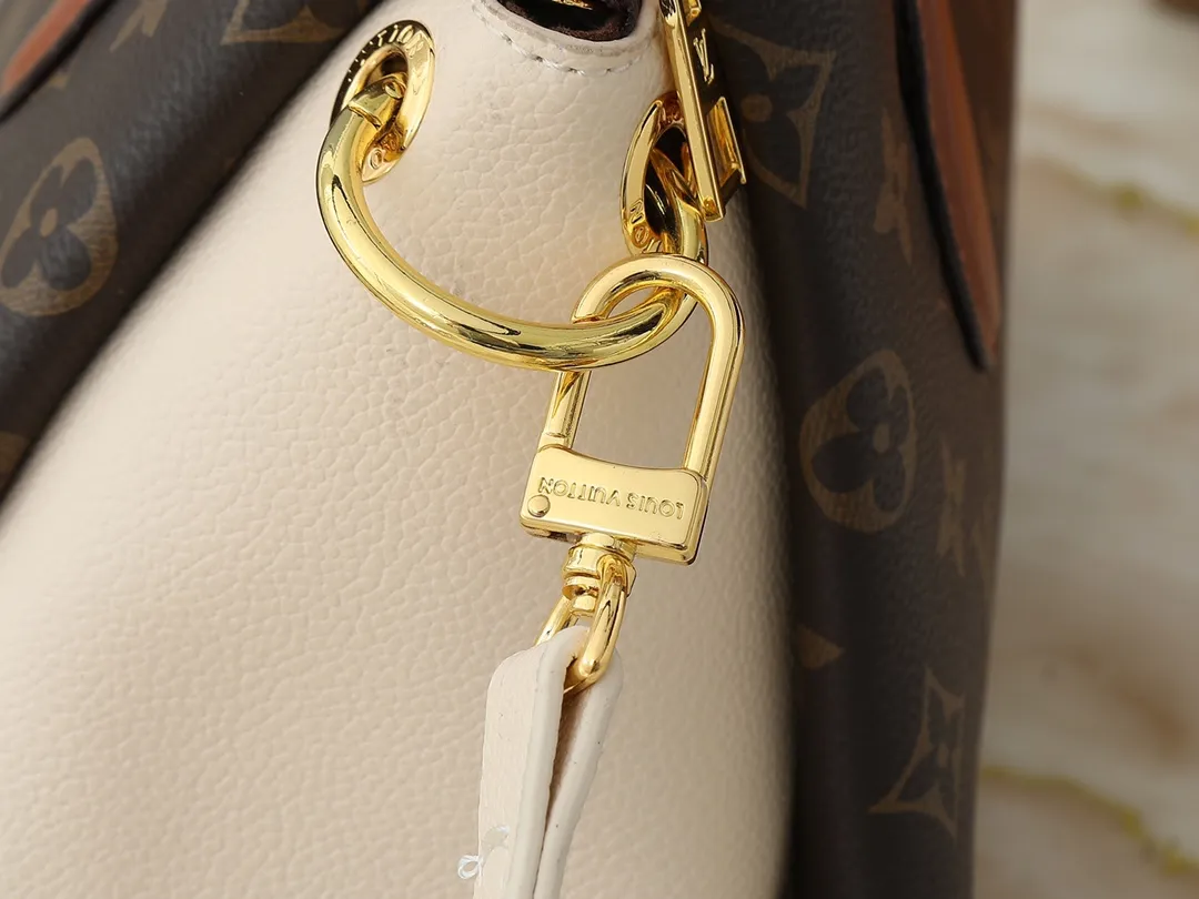 💰Large 150. Small 280💰Upgraded original M46508 M46507 black, off-white, latest model in 2025. This model is made of Monogram canvas with zipper design. The handbag is from the current season. It is made of cow leather to create a soft and ample storage space. It is equipped with leather handles, leather and detachable shoulder straps. It can be switched between handbag, elbow and crossbody. Length, height and width Large size: 36✘25✘15 Small size: 26✘20✘10