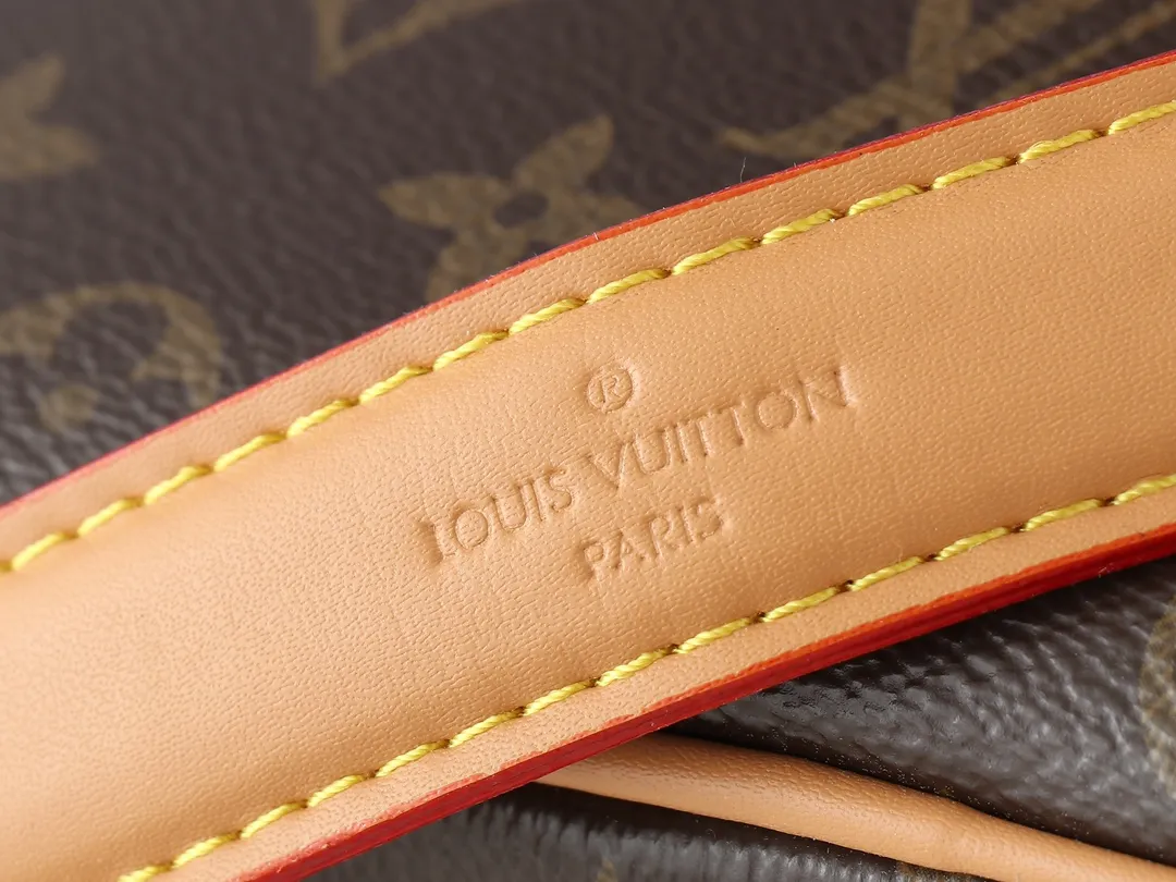 💰240💰Upgraded from the original M14016 M14014 M14013 M14058 M14253 Nil handbag is stylish and compact. It belongs to the Monogram Archive series. The body is made of Monogram coated canvas and decorated with cow leather trim. Combining vintage details with modern elegance, the bag features reinforced corners and Pharrell Williams' new pearl zippers. The detachable handle and strap are flexible and portable. 25.0 x 17.5 x 11.0 cm (length x height x width)