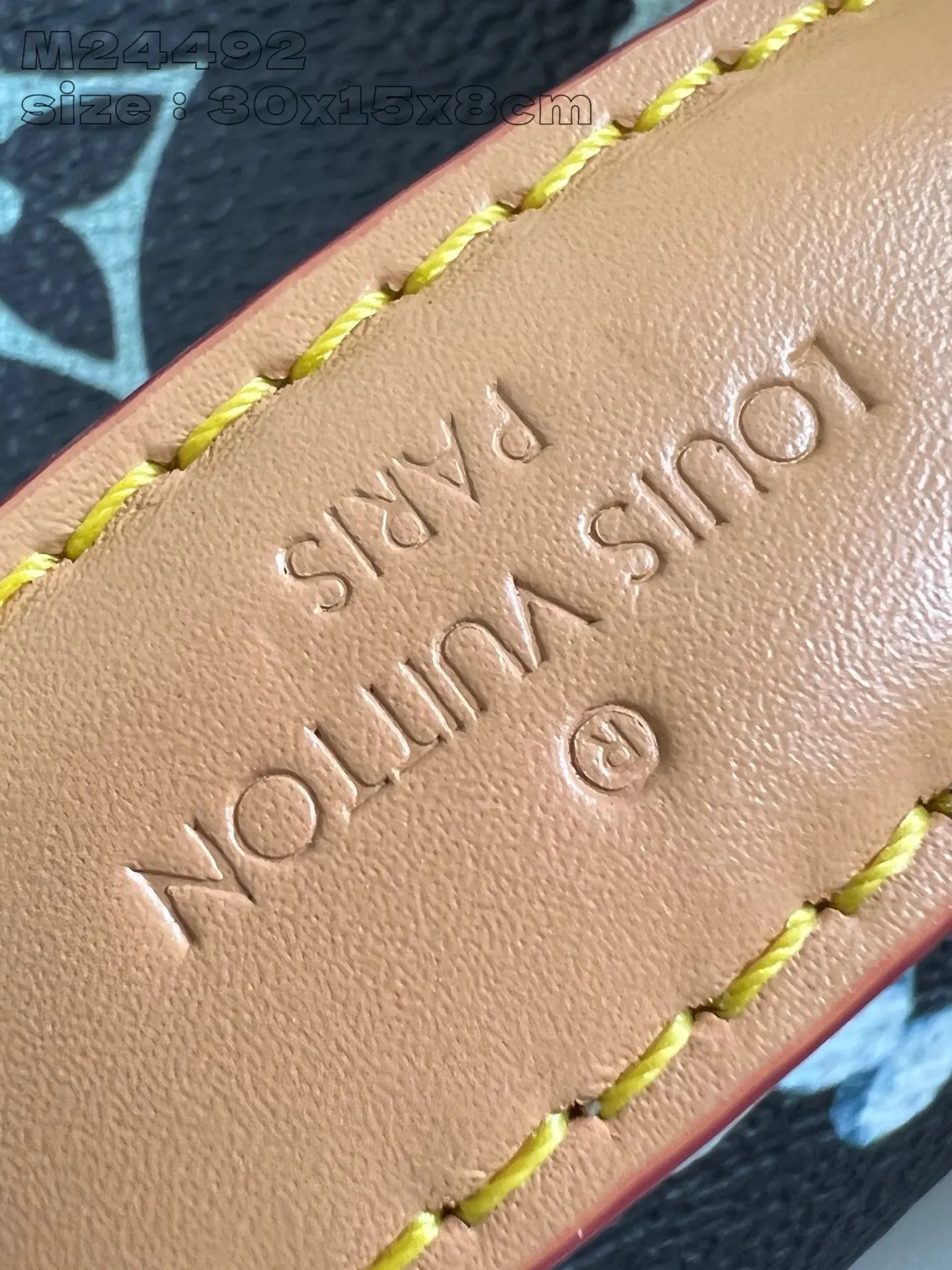 💰940 Top-quality original item [Exclusive real shot M24492] This Rush waist bag is made of Monogram Surfin’ canvas created by Pharrell Williams, making it a perfect choice for daily travel. The form-fitting construction features a main compartment and a zippered front pocket for easy access to your phone, keys and cards, and the adjustable strap allows you to wear it around the waist, over the shoulder or cross-body. 30 x 15 x 8 cm (length x height x width)