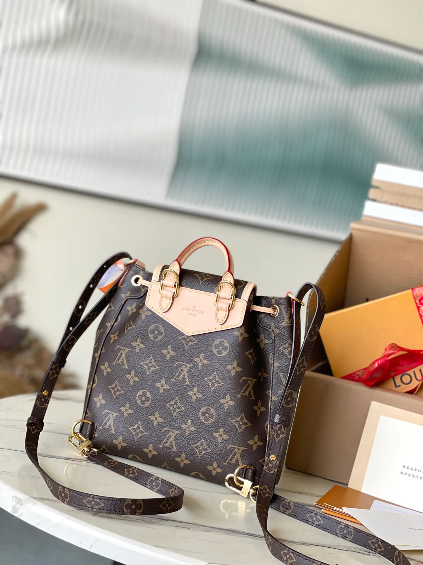 💰1000 The top original order M46932 supports counter inspection. The photo taken of duty-free goods is consistent with the product and has not been unpacked. This product is an exclusive duty-free product in the market and is the highest-end product. Inspection is supported. This product has passed strict inspection and is flawless. Please wear gloves when touching the product. This product is not returnable or exchangeable. Please confirm the product first and then remove the label on the handle. This product is temporarily not open to the public, only regular customers, and is in short supply. Dimensions: 21 x 23 x 10 cm