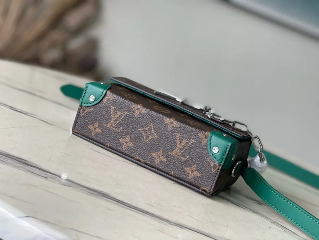 💰800 Top Original Order M12808 This Steamer mini handbag is made of Monogram Macassar coated canvas, with bright colors for the reinforced corners, adjustable shoulder straps and striped fabric lining. The pin and chain closure continue the elements of the Steamer handbag. Dimensions: 18 × 11 × 6.5 cm
