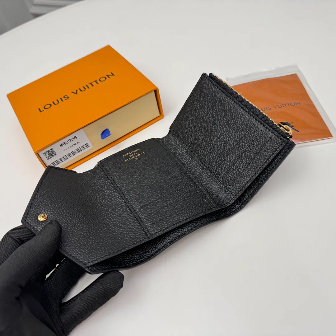 Factory price 380 [Top original order] M80968 black 👏👏 This Victorine wallet is made of soft grained Monogram Empreinte embossed leather and decorated with Louis Vuitton's classic Monogram embossed pattern. Two-tone leather accentuates this pattern and adds sophistication to the overall design. The wallet is compact in size but has enough space for banknotes, change and credit cards. Dimensions: 12 x 9.5 x 2.5 cm.