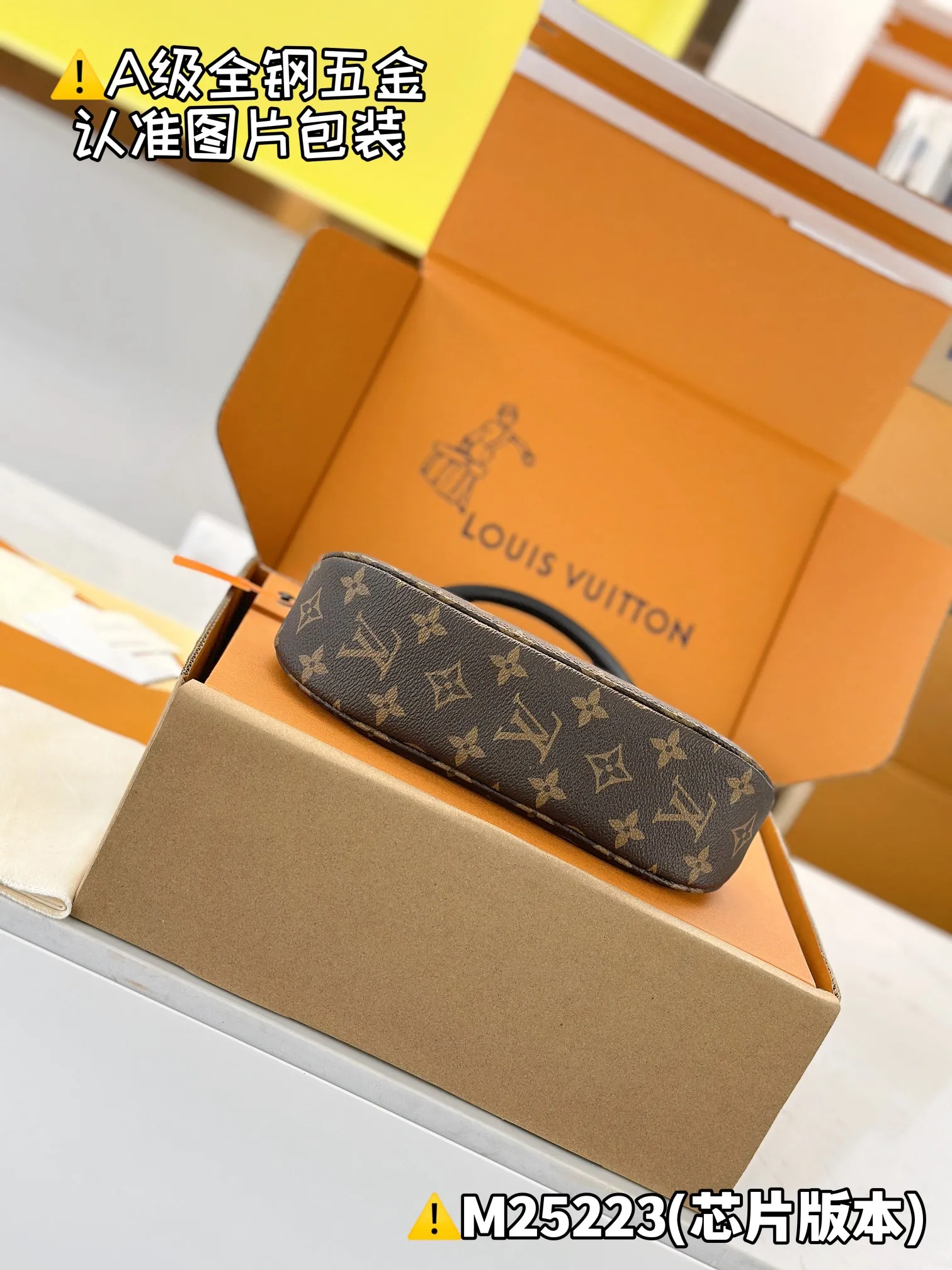 Internal price P1320 [Special grade MB high-elastic fabric] CATCHY small handbag Model: M25223 Material: A+ grade all-steel hardware, imported high-elastic fabric Packaging: Full set of special grade duty-free MB packaging Dimensions: 10 x 6 x 24 cm (height x width x length)