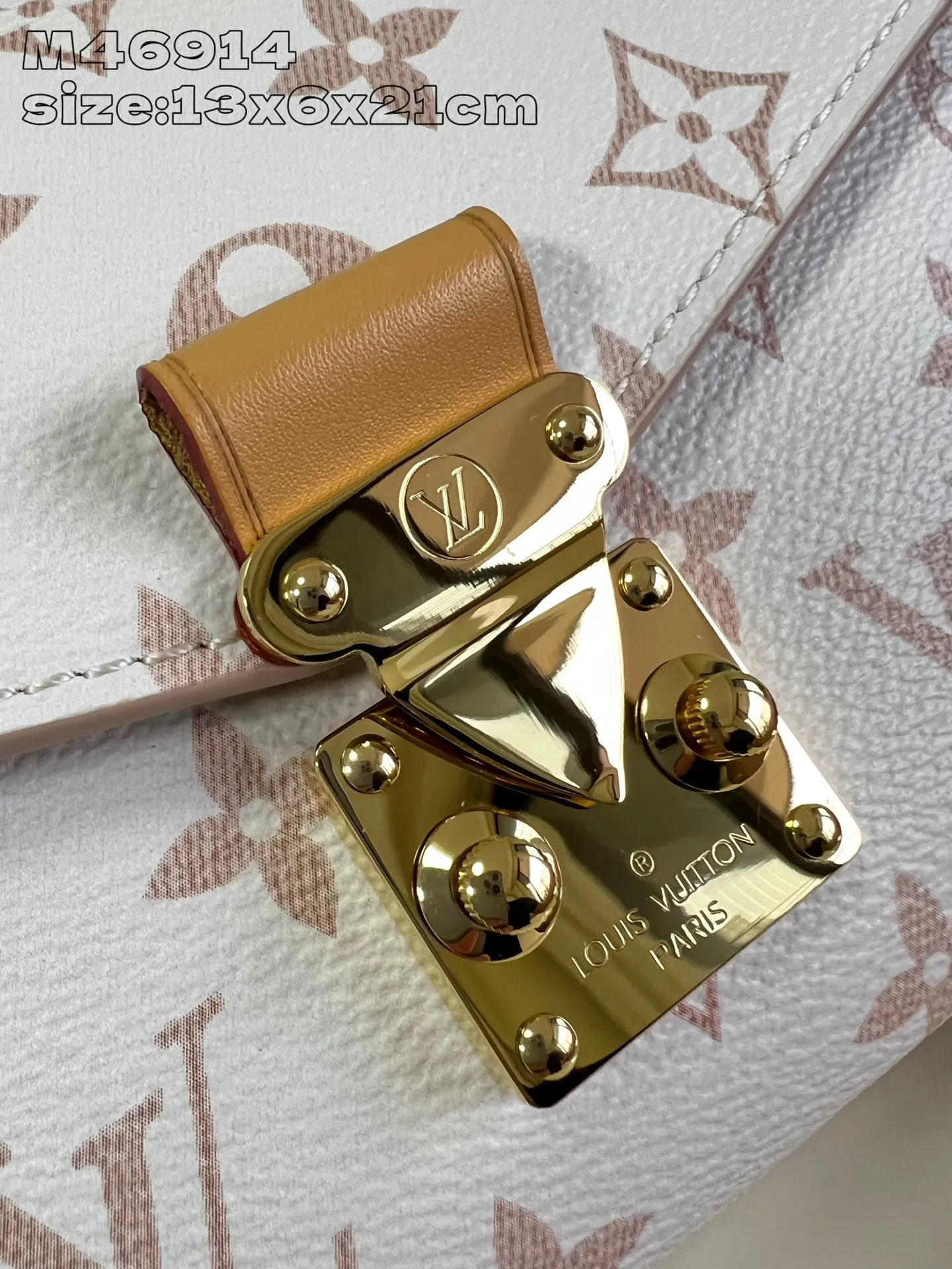 💰1000 top original order [Exclusive real shot M46914 white flower] This Pochette Métis East-West handbag is covered in Monogram Dune canvas and appears in the 2024 early spring show in soft dune colors. The delicate chain and leather shoulder strap are detachable, and the top leather handle enriches carrying options. 13.5 x 6 x 21.5 cm (height x width x length)