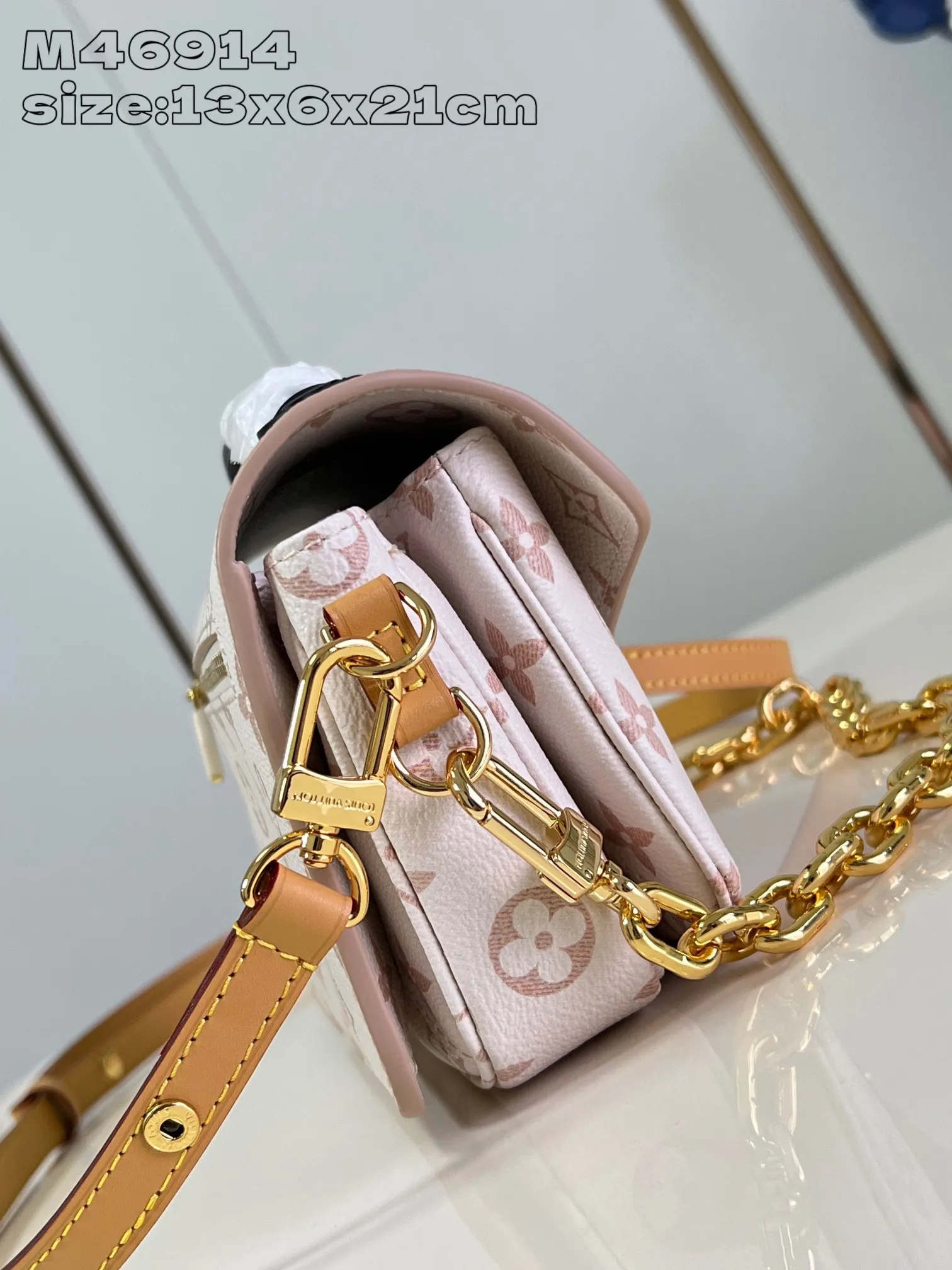 💰1000 top original order [Exclusive real shot M46914 white flower] This Pochette Métis East-West handbag is covered in Monogram Dune canvas and appears in the 2024 early spring show in soft dune colors. The delicate chain and leather shoulder strap are detachable, and the top leather handle enriches carrying options. 13.5 x 6 x 21.5 cm (height x width x length)