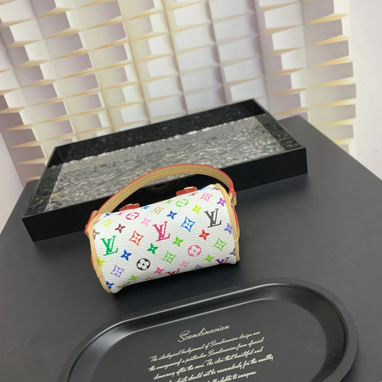 💰200 MINI KEEPALL bag charm and keychain ☀️Louis Vuitton Louis Vuitton lv mini pillow bag pendant ☀️This Mini Keepall bag charm and keychain condense the classic handbag configuration, boldly showing the spirit of adventure. Monogram canvas with LV inscribed hook buckle, whether hung on a belt or handbag, its zipper closure and built-in keychain ensure secure storage
