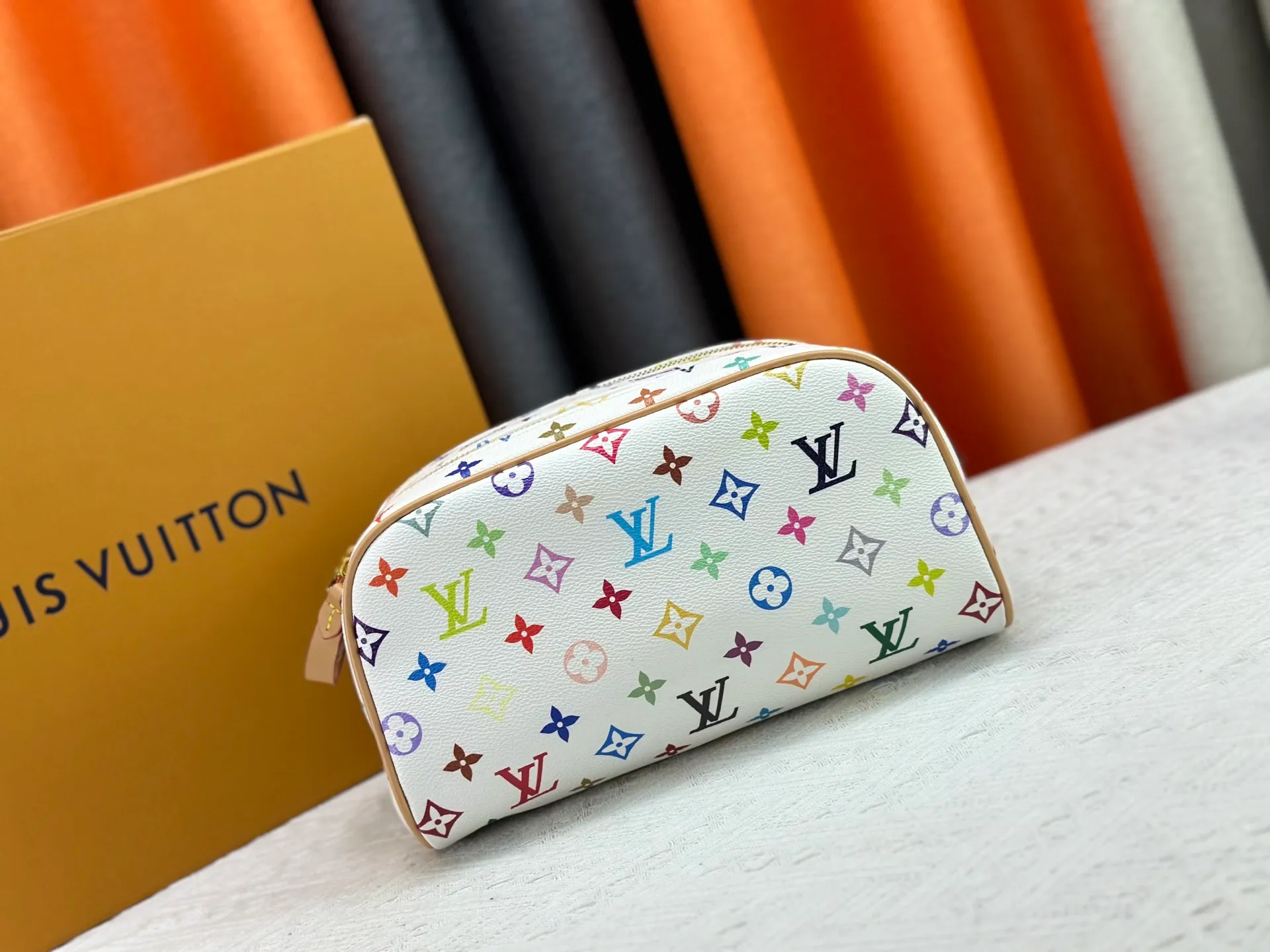 P240 Upgraded original 2-piece set Murakami Takahiro Tricolor M47528 M13669 This Dopp Kit toiletry bag is made of Monogram Eclipse canvas, bringing a restrained choice to Monogram lovers. Plenty of space to store travel essentials, double zippers for secure protection, and wide opening for easy access. 28.0 x 15.0 x 16.5 cm (length x height x width)