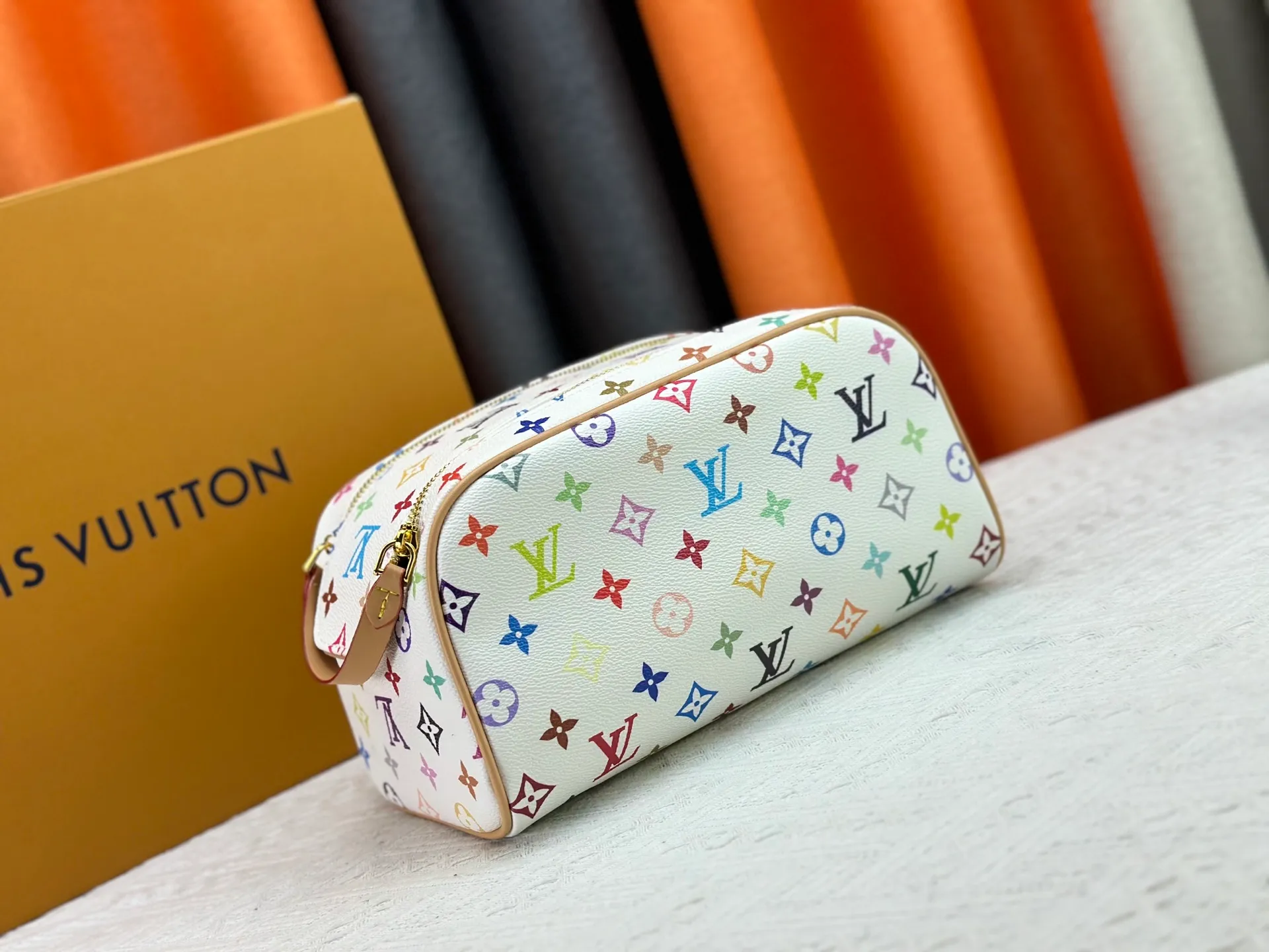 P240 Upgraded original 2-piece set Murakami Takahiro Tricolor M47528 M13669 This Dopp Kit toiletry bag is made of Monogram Eclipse canvas, bringing a restrained choice to Monogram lovers. Plenty of space to store travel essentials, double zippers for secure protection, and wide opening for easy access. 28.0 x 15.0 x 16.5 cm (length x height x width)