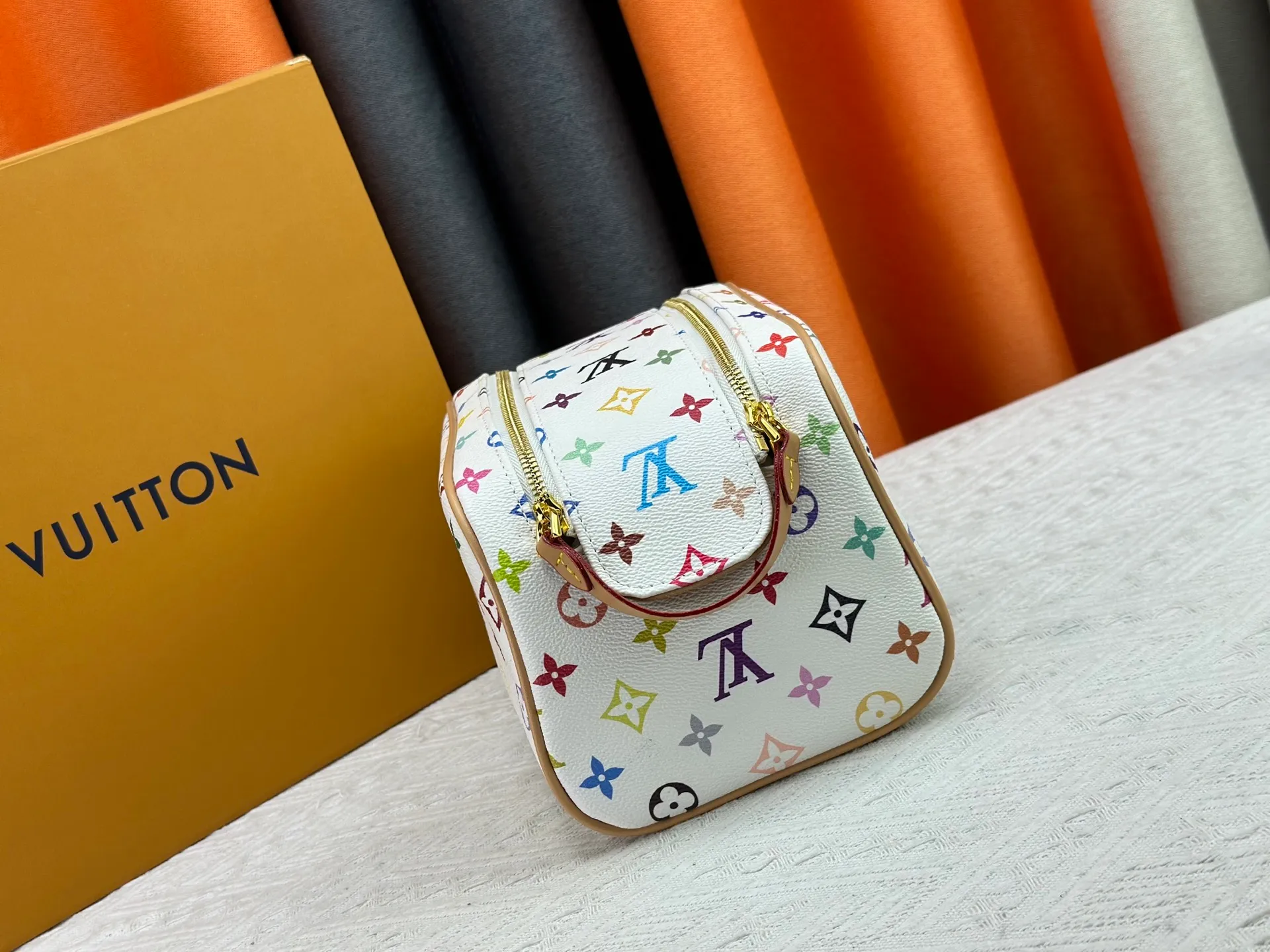 P240 Upgraded original 2-piece set Murakami Takahiro Tricolor M47528 M13669 This Dopp Kit toiletry bag is made of Monogram Eclipse canvas, bringing a restrained choice to Monogram lovers. Plenty of space to store travel essentials, double zippers for secure protection, and wide opening for easy access. 28.0 x 15.0 x 16.5 cm (length x height x width)