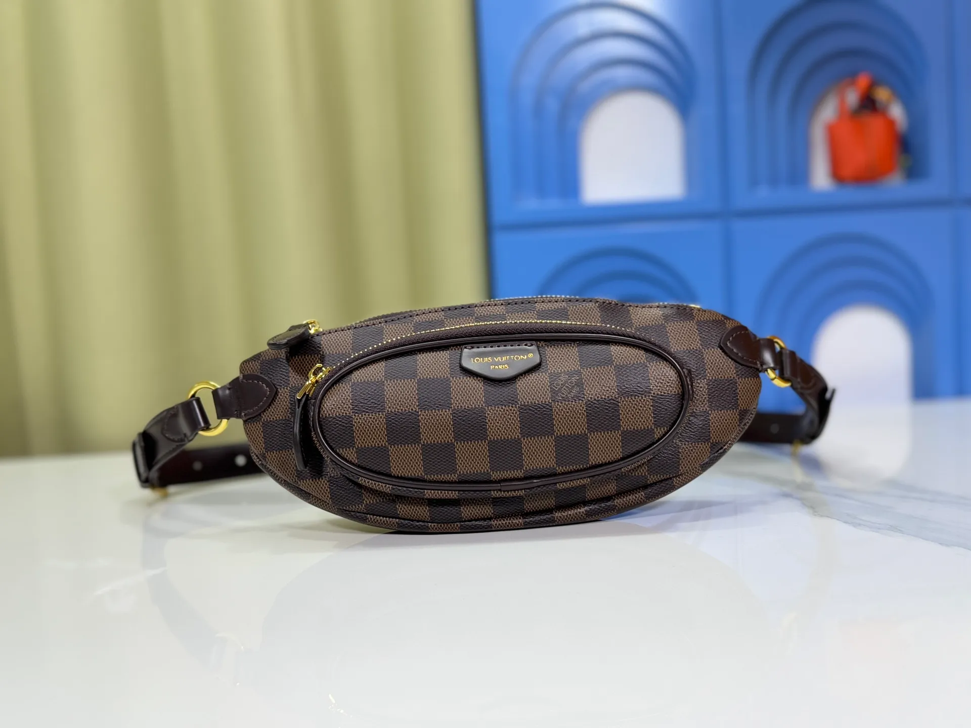 P220 upgraded original M14806 M00230 combines classic elements with new styles - checkerboard elements appear on dish-shaped waist bags and small square hand bags, which are both recognizable and fresh.  Size 28-13-3