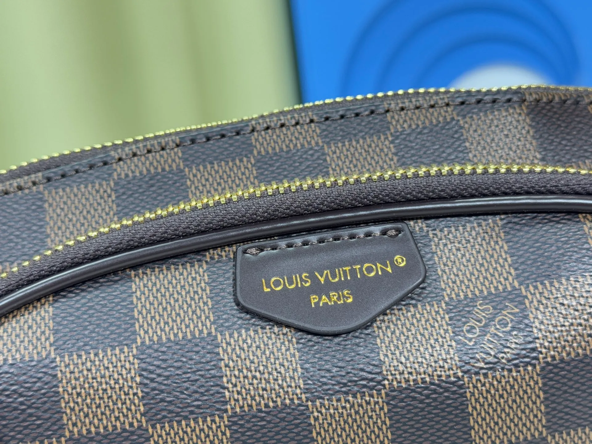 P220 upgraded original M14806 M00230 combines classic elements with new styles - checkerboard elements appear on dish-shaped waist bags and small square hand bags, which are both recognizable and fresh.  Size 28-13-3