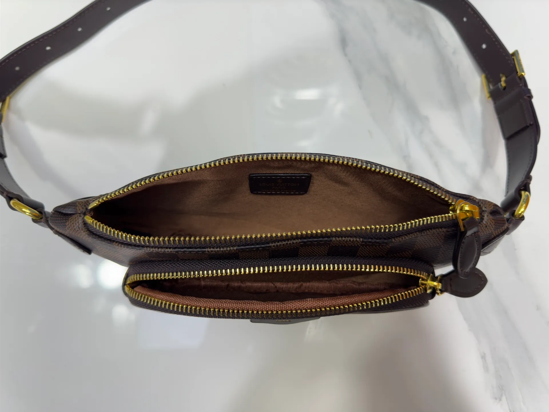 P220 upgraded original M14806 M00230 combines classic elements with new styles - checkerboard elements appear on dish-shaped waist bags and small square hand bags, which are both recognizable and fresh.  Size 28-13-3