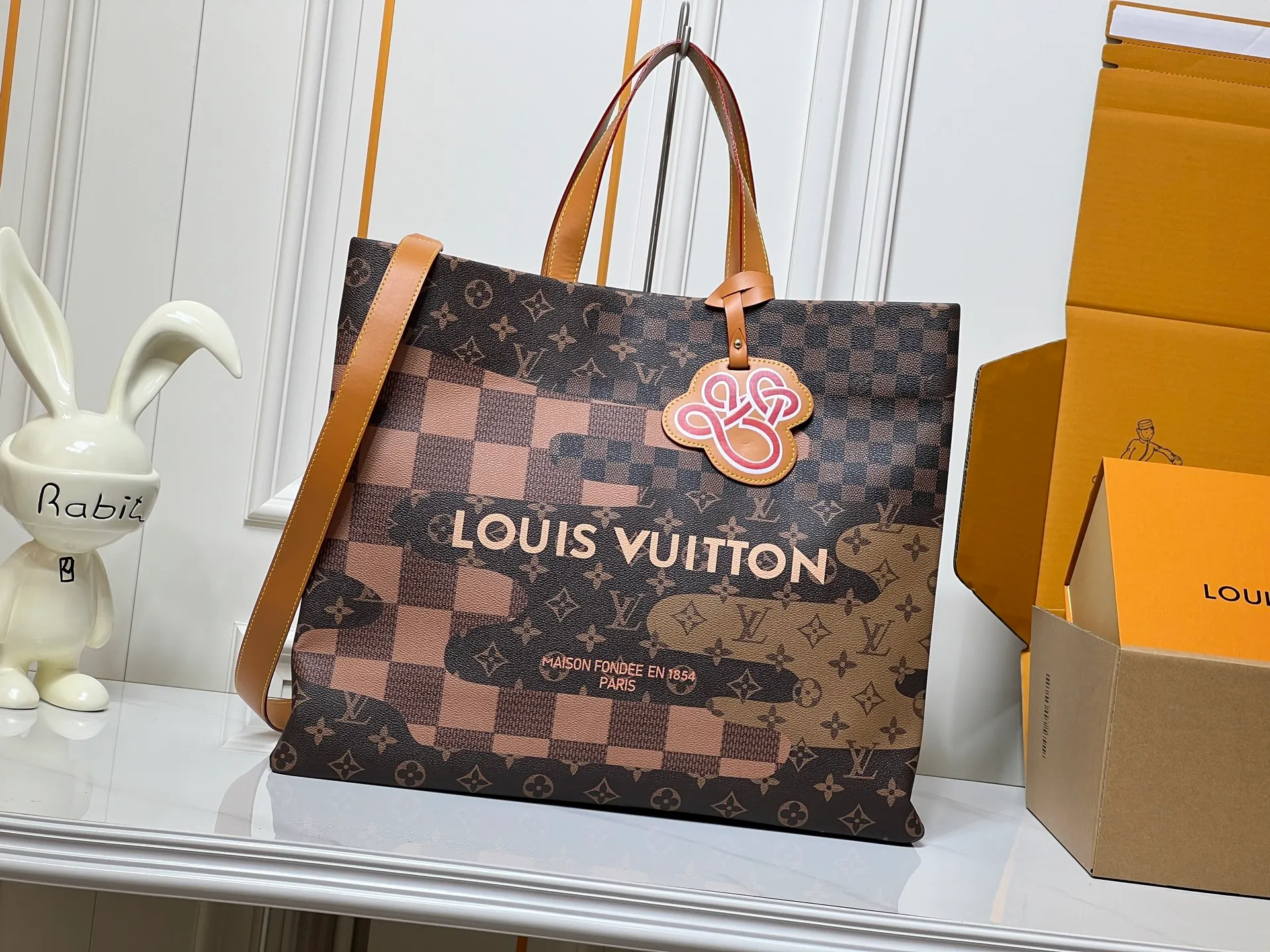 Batch 320💰M24457 presbyopic plaid purple. Grass green pink black orange blue green gray presbyopia plaid black crocodile pattern orange crocodile pattern 13 colors ✔️ This medium Shopper handbag draws inspiration from Louis Vuitton shopping bags, with the words Louis Vuitton and Maison Fondée En 1854 written on soft cow leather, with a top handle and a detachable shoulder strap. Dimensions: 42x34x16cm