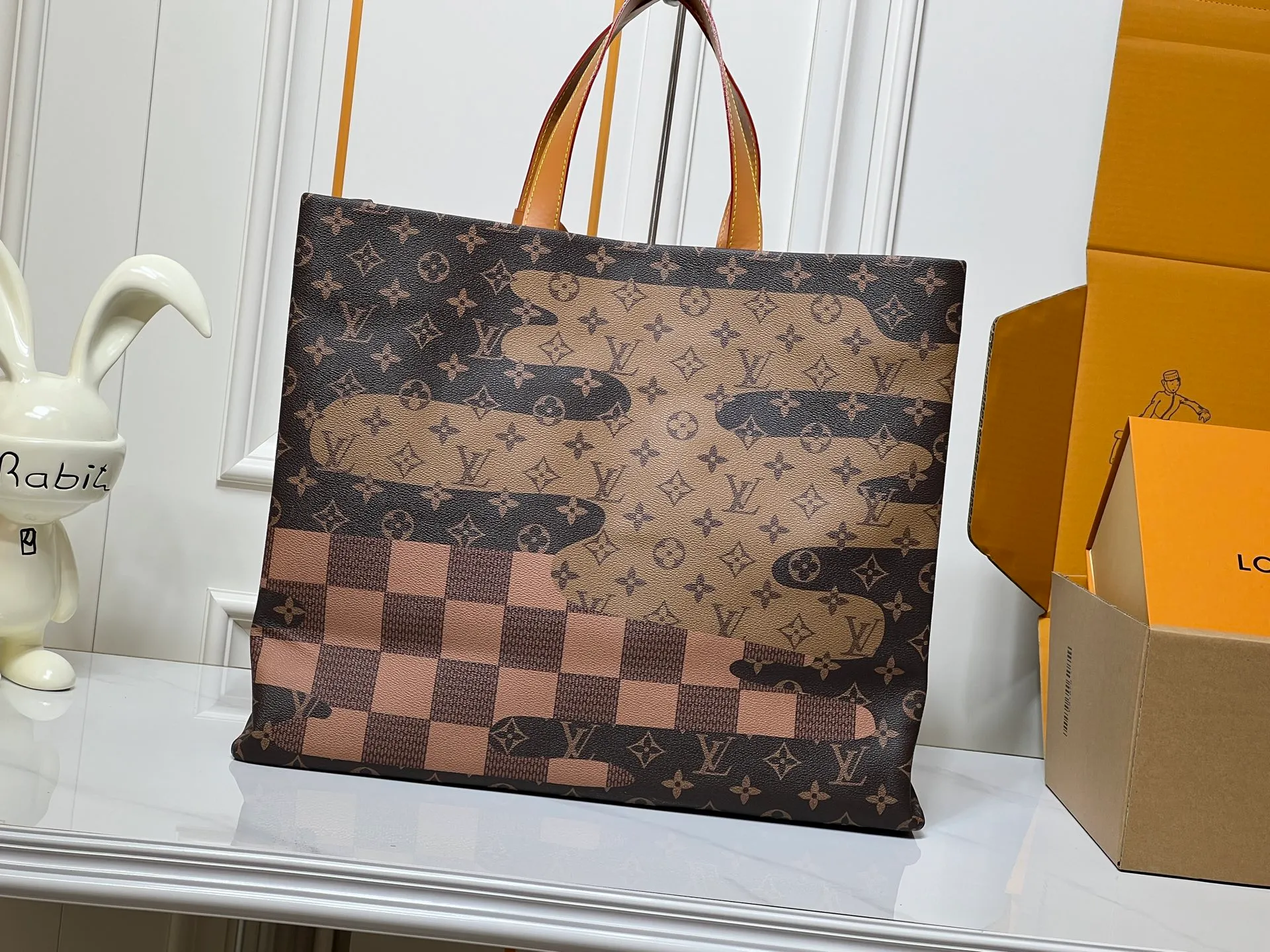 Batch 320💰M24457 presbyopic plaid purple. Grass green pink black orange blue green gray presbyopia plaid black crocodile pattern orange crocodile pattern 13 colors ✔️ This medium Shopper handbag draws inspiration from Louis Vuitton shopping bags, with the words Louis Vuitton and Maison Fondée En 1854 written on soft cow leather, with a top handle and a detachable shoulder strap. Dimensions: 42x34x16cm
