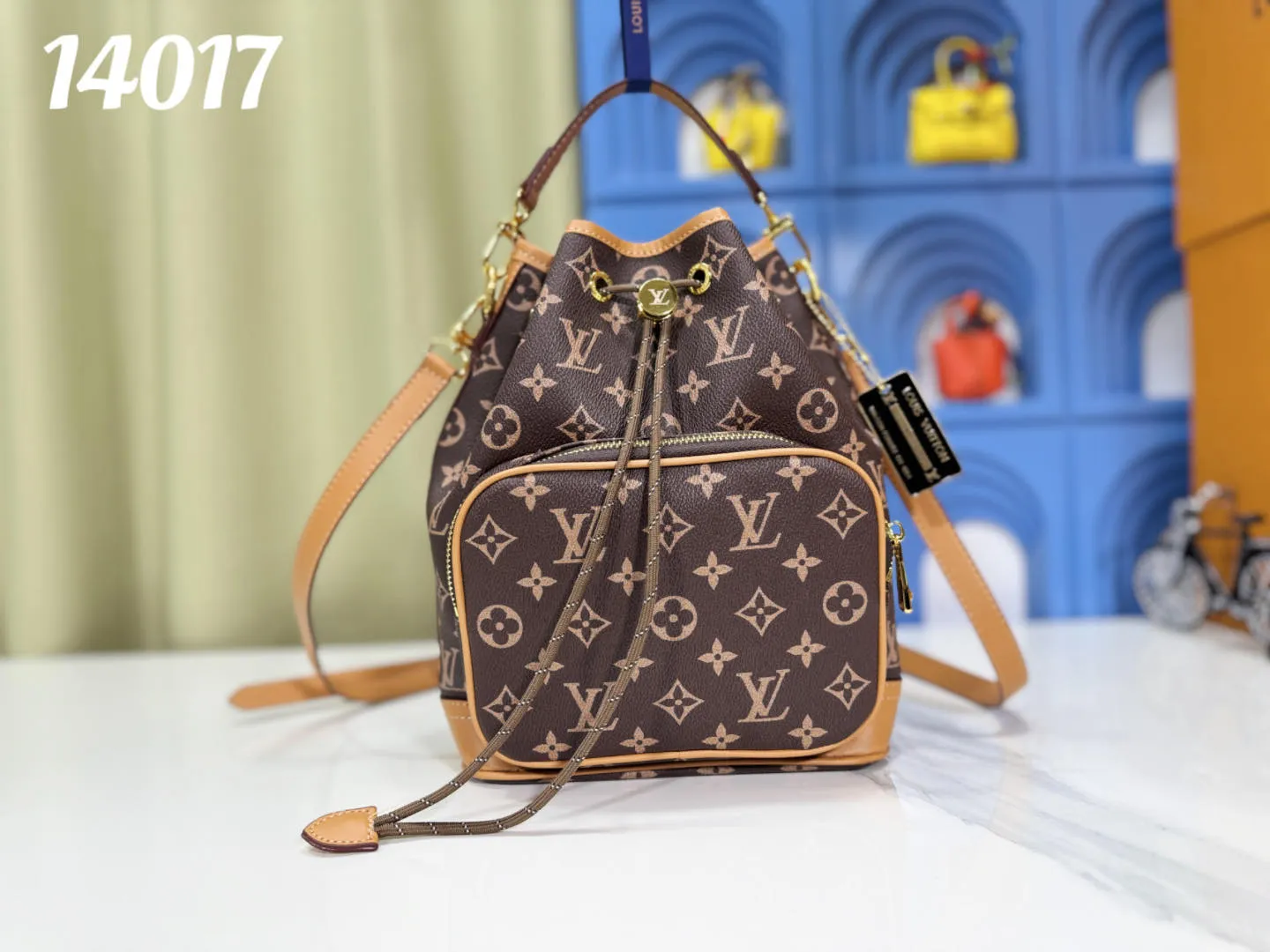 P260 Upgraded from the original M14017, it is infinitely charming and unleashes your fashion attitude. It has a unique appearance and is simply a fashion item that cannot be missed. Different from the softness of a canvas bag, it creates a free and easy feeling when worn on the back. It is super textured and is loved by fashionistas!  Dimensions: height 28x length 22x width 12