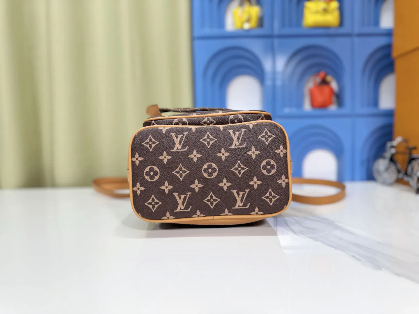 P260 Upgraded from the original M14017, it is infinitely charming and unleashes your fashion attitude. It has a unique appearance and is simply a fashion item that cannot be missed. Different from the softness of a canvas bag, it creates a free and easy feeling when worn on the back. It is super textured and is loved by fashionistas!  Dimensions: height 28x length 22x width 12